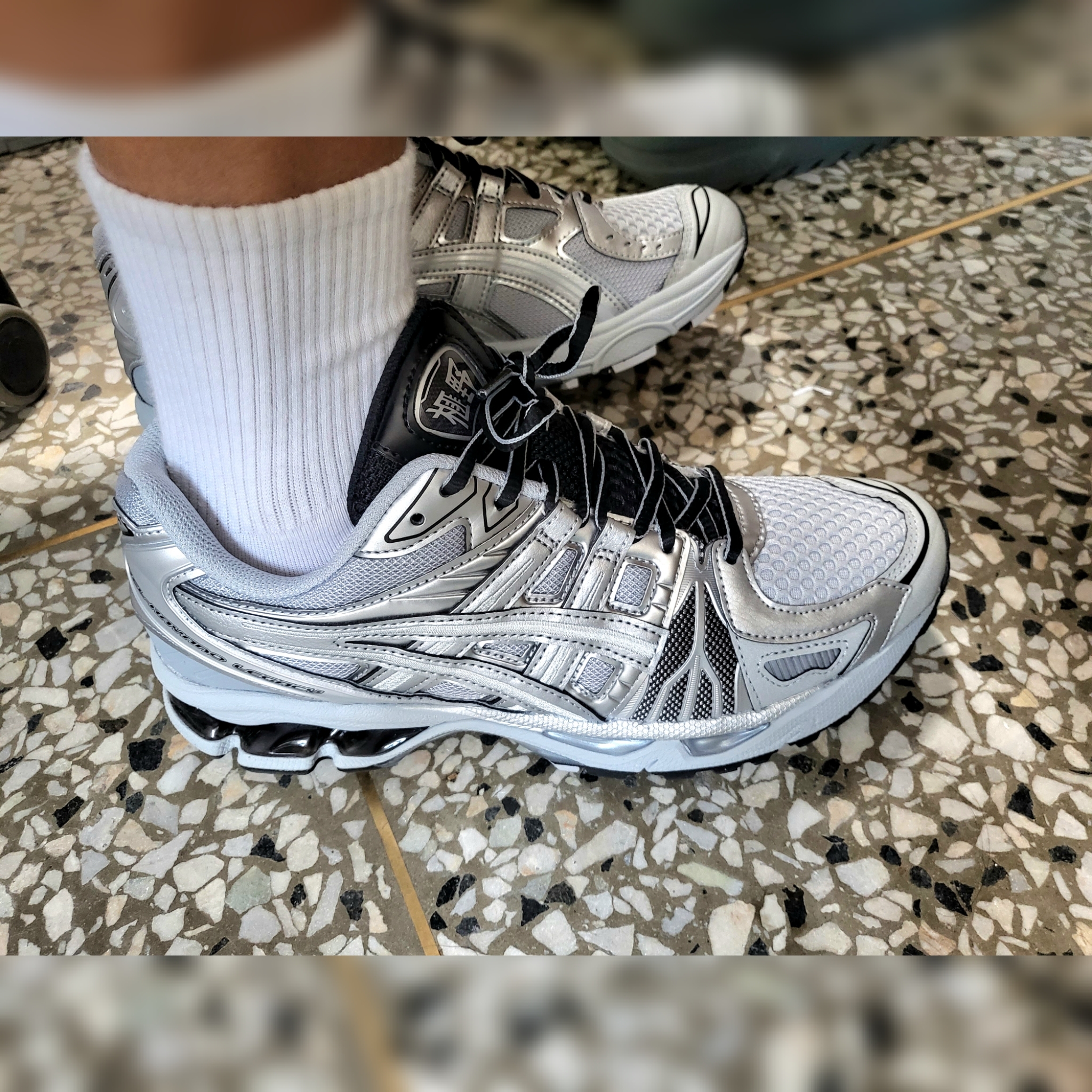 Asics Gel-Kayano Legacy Pure Silver 착용 스타일 - 2