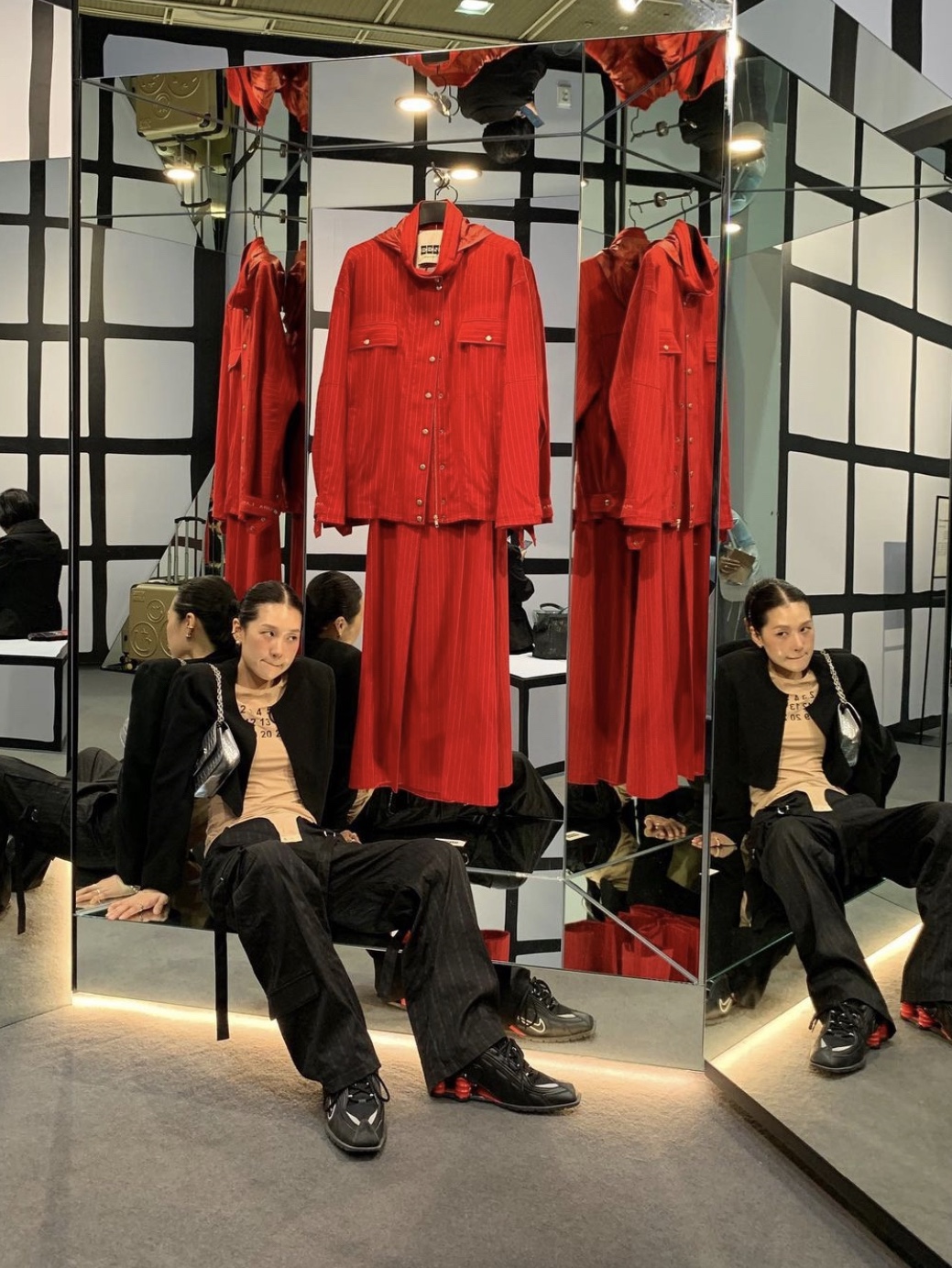 Nike x Martine Rose Shox MR4 Black 착용 스타일