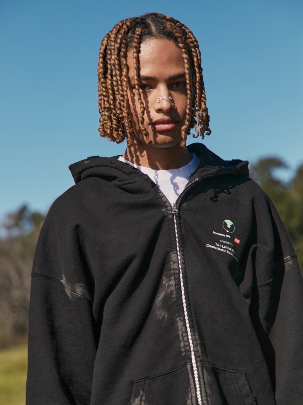 [KREAM 단독] Stu Rader Hoodie Zip Up Charcoal 착용 스타일