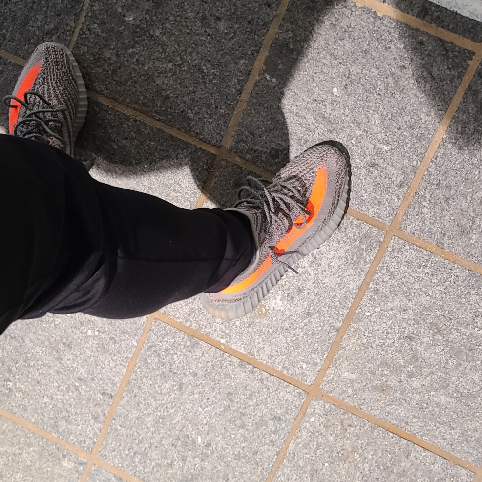 Adidas Yeezy Boost 350 V2 Beluga - Reflective 착용 스타일 - 1