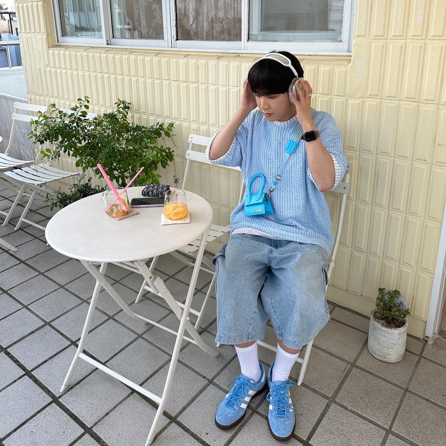 Apple AirPods Max Lightning Silver (Korean Ver.), Adidas Spezial Handball Light Blue 착용 스타일