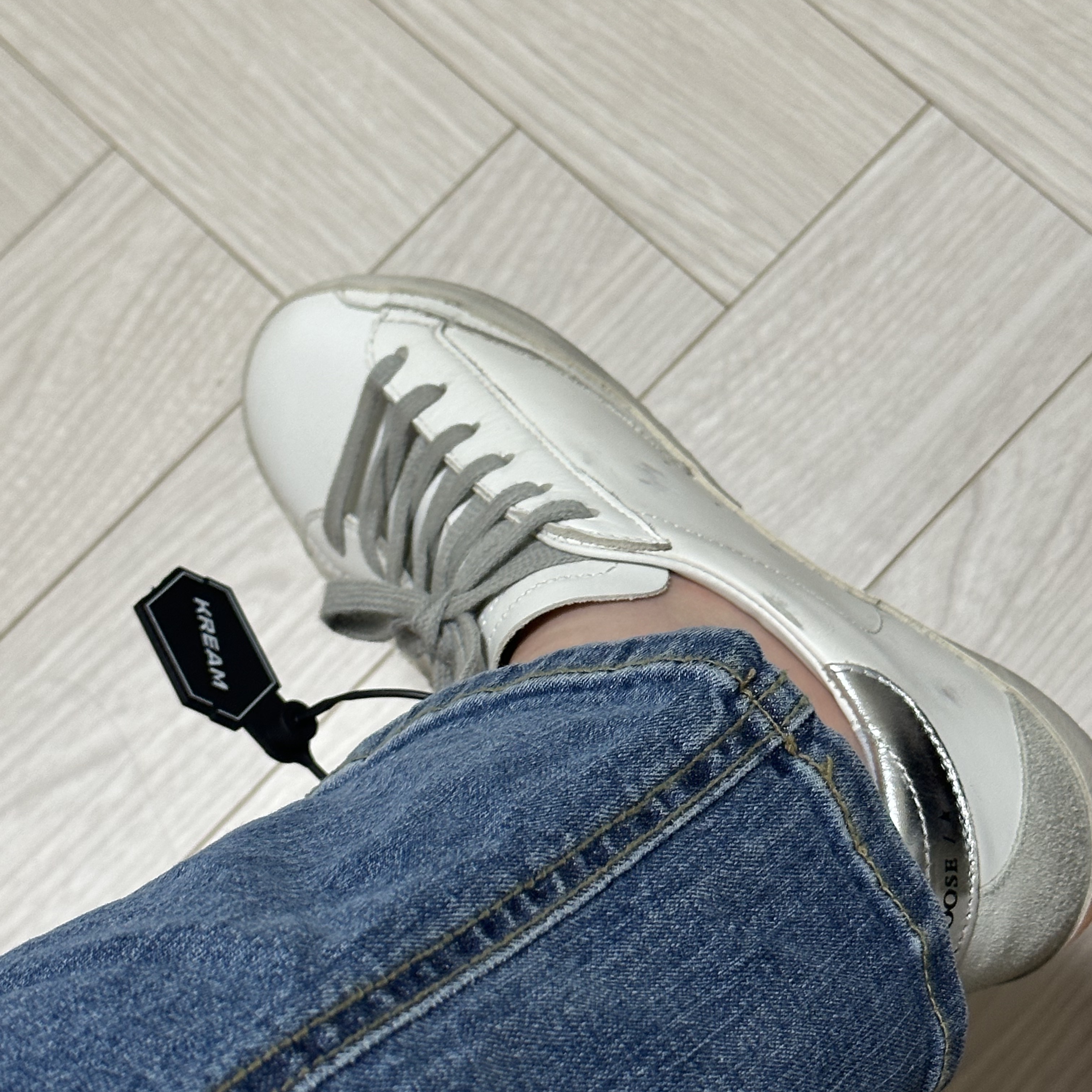 (W) Golden Goose Superstar White Silver Heel Tab Sneakers 착용 스타일