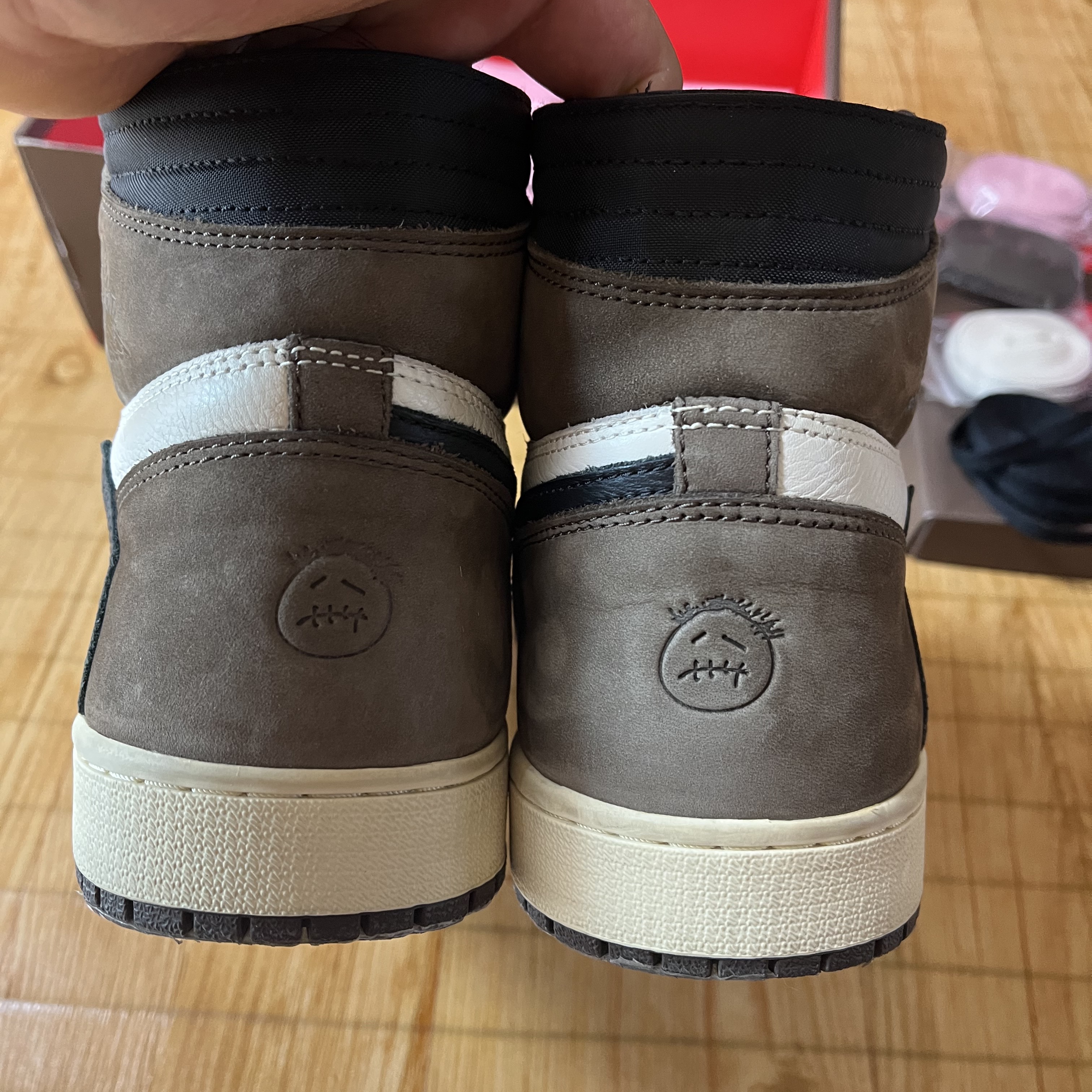 Jordan 1 x Travis Scott Retro High OG SP Mocha 착용 스타일