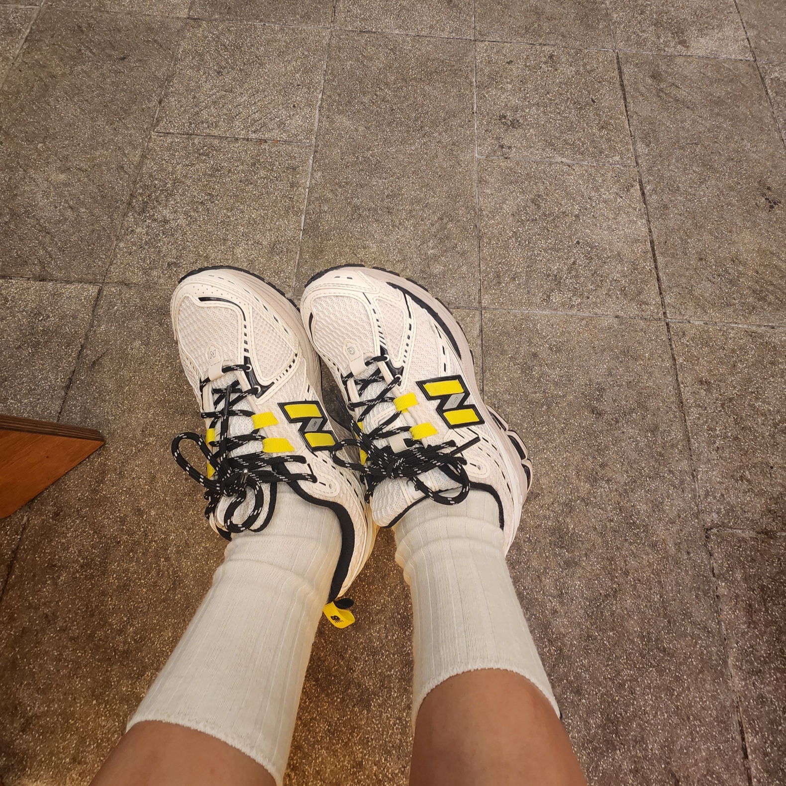 New Balance x Ganni 1906R Egret 착용 스타일