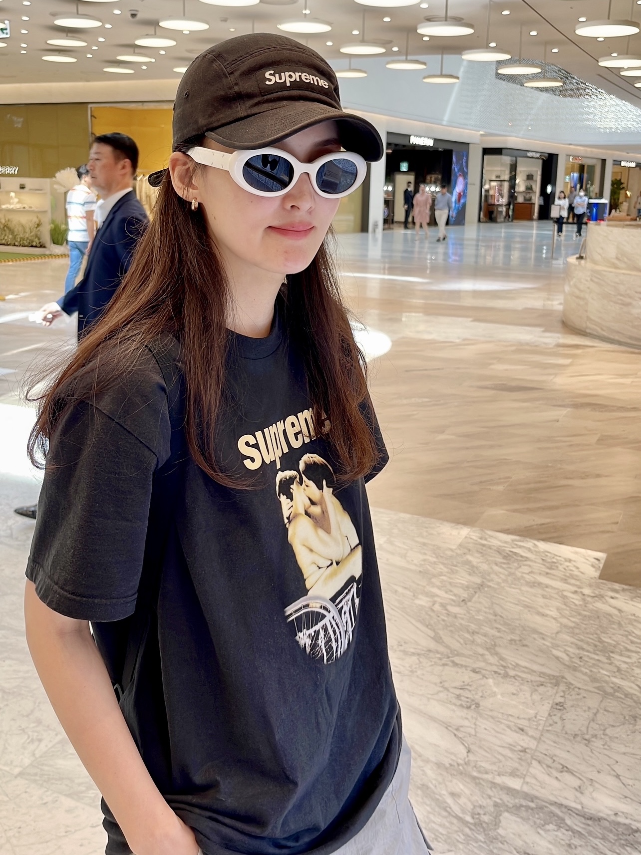 Gentle Monster x Maison Margiela MM005 White Black, Supreme Washed Chino Twill Camp Cap Black 착용 스타일 - 1