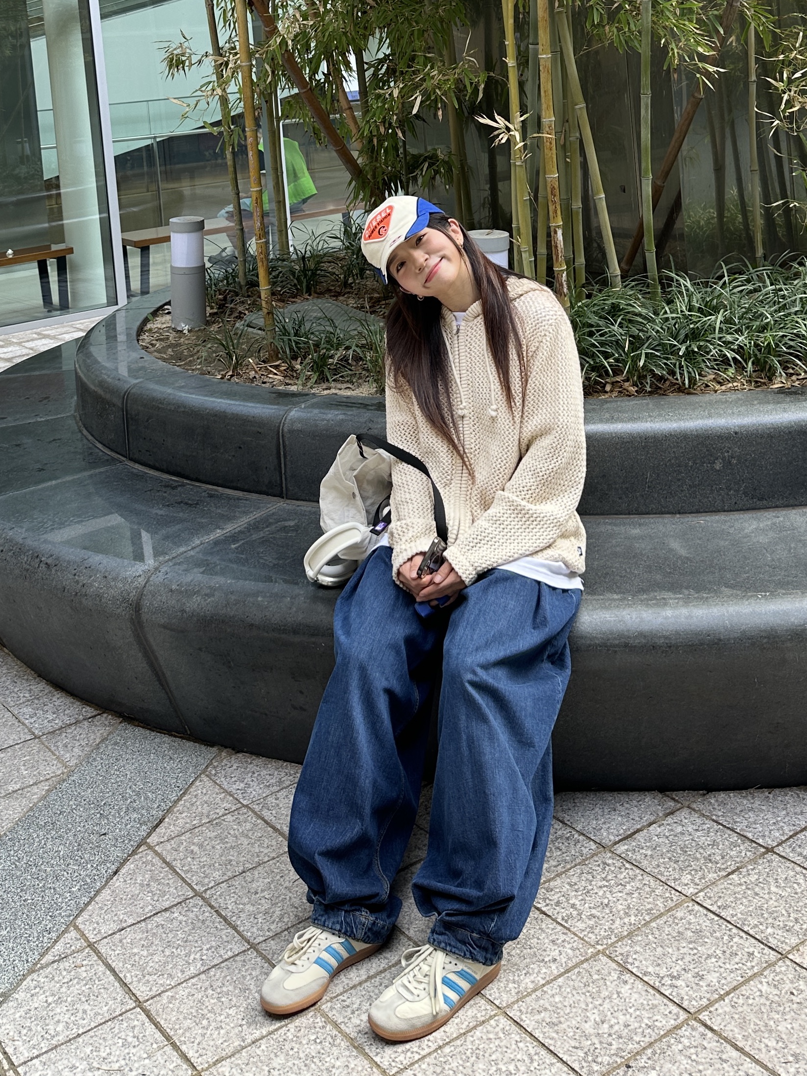 Adidas x Sporty & Rich Samba Cream Blue, Diesel C-Pavel Logo Patches Baseball Cap White 착용 스타일