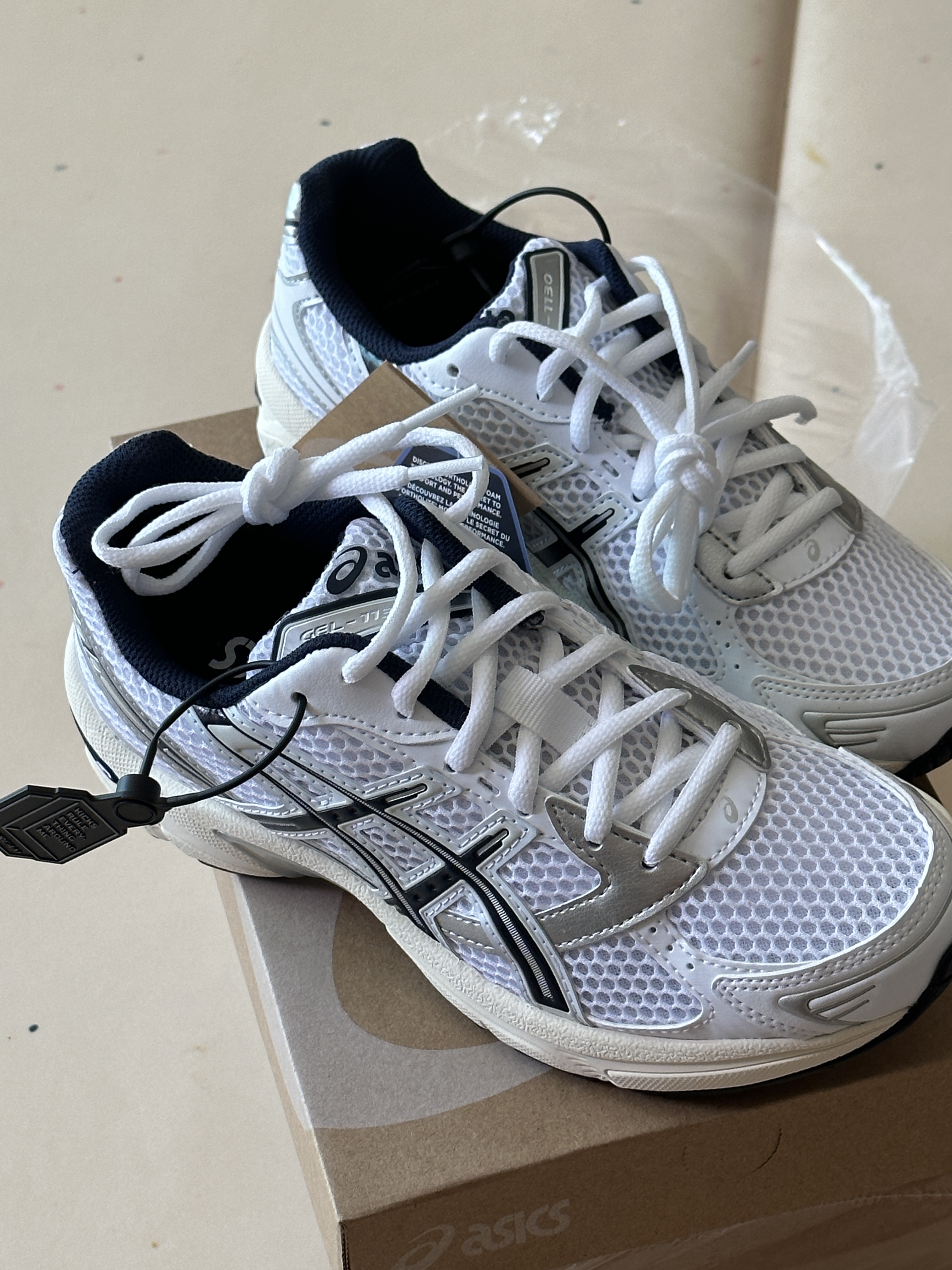 (W) Asics Gel-1130 White Midnight 착용 스타일 - 1