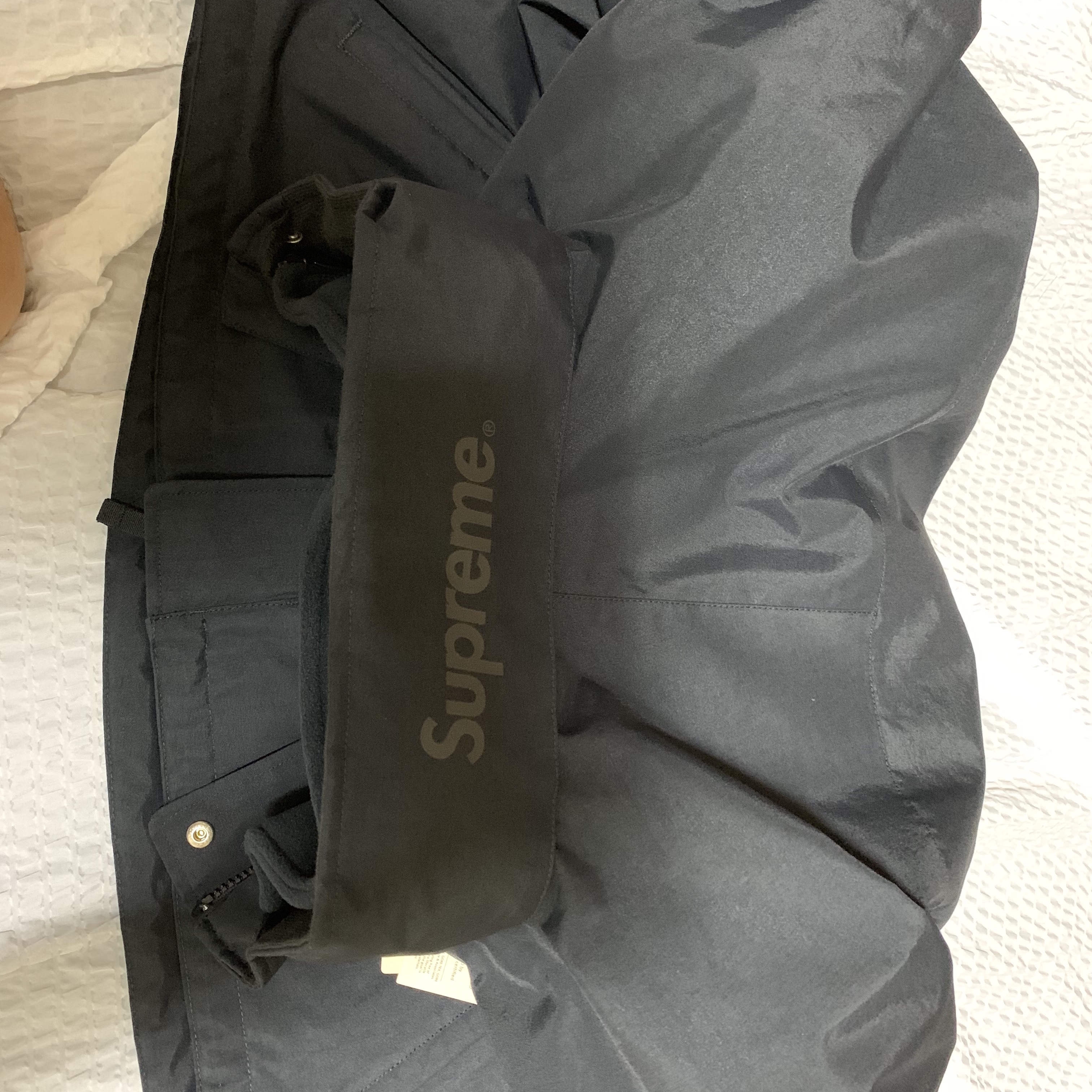 Supreme 2-In-1 Gore-Tex Polartec Liner Jacket Black - 23FW, Supreme Gore-Tex Cargo Pants Black - 23FW 착용 스타일 - 1