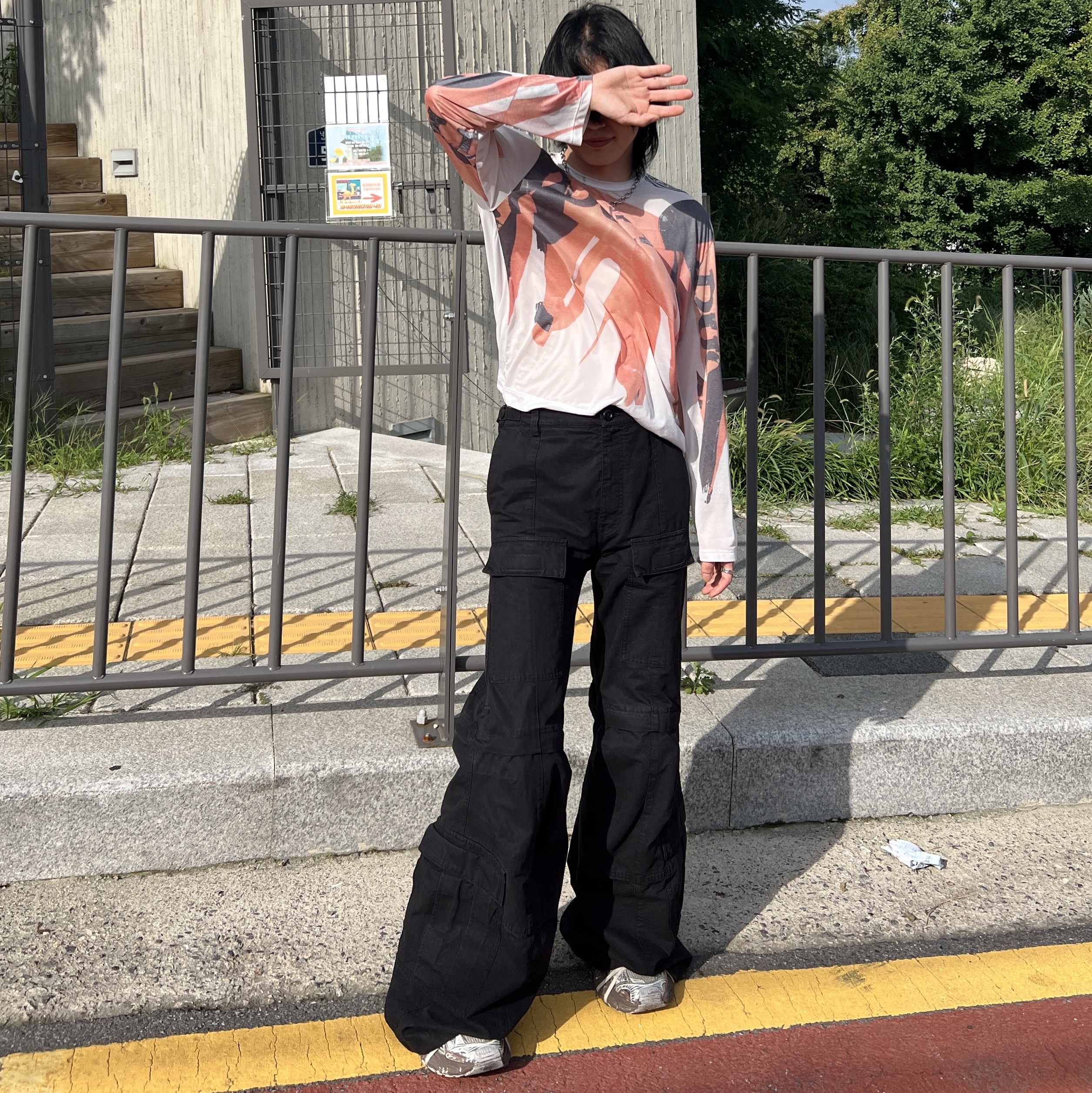 Balenciaga Flared Cargo Pants Black, Balenciaga 3XL Sneakers Worn Out Light Beige 착용 스타일 - 5