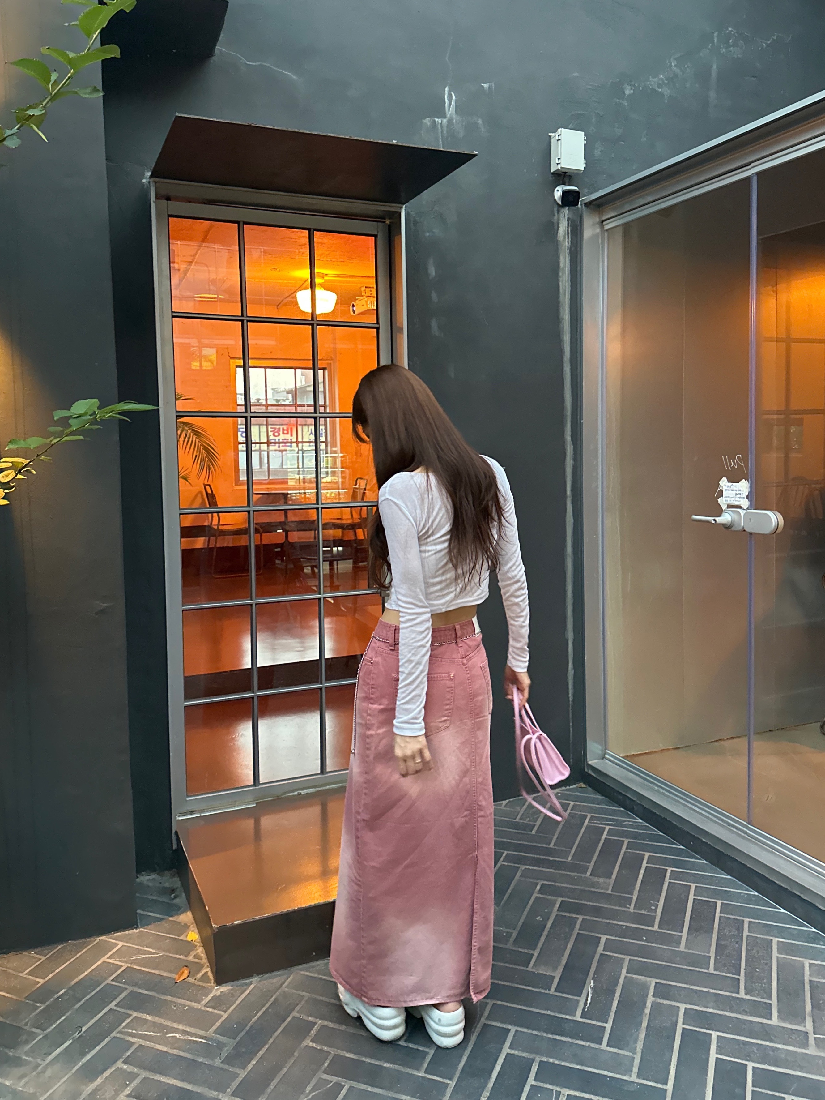Telfar Small Shopping Bag Bubblegum Pink, (W) UGG Aww Yeah Sandal Bright White 착용 스타일 - 3