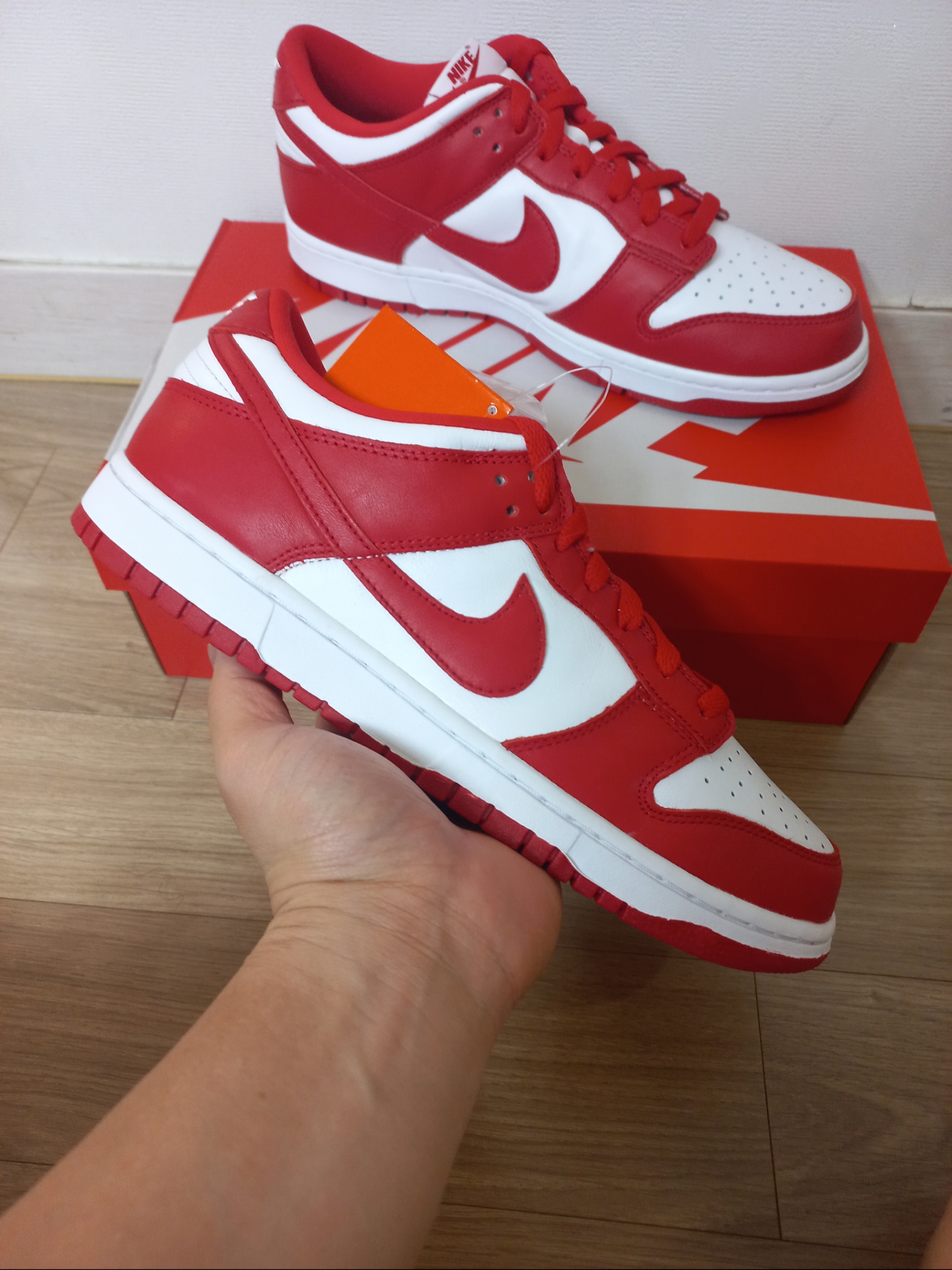 Nike Dunk Low SP White and University Red 2023 착용 스타일 - 1