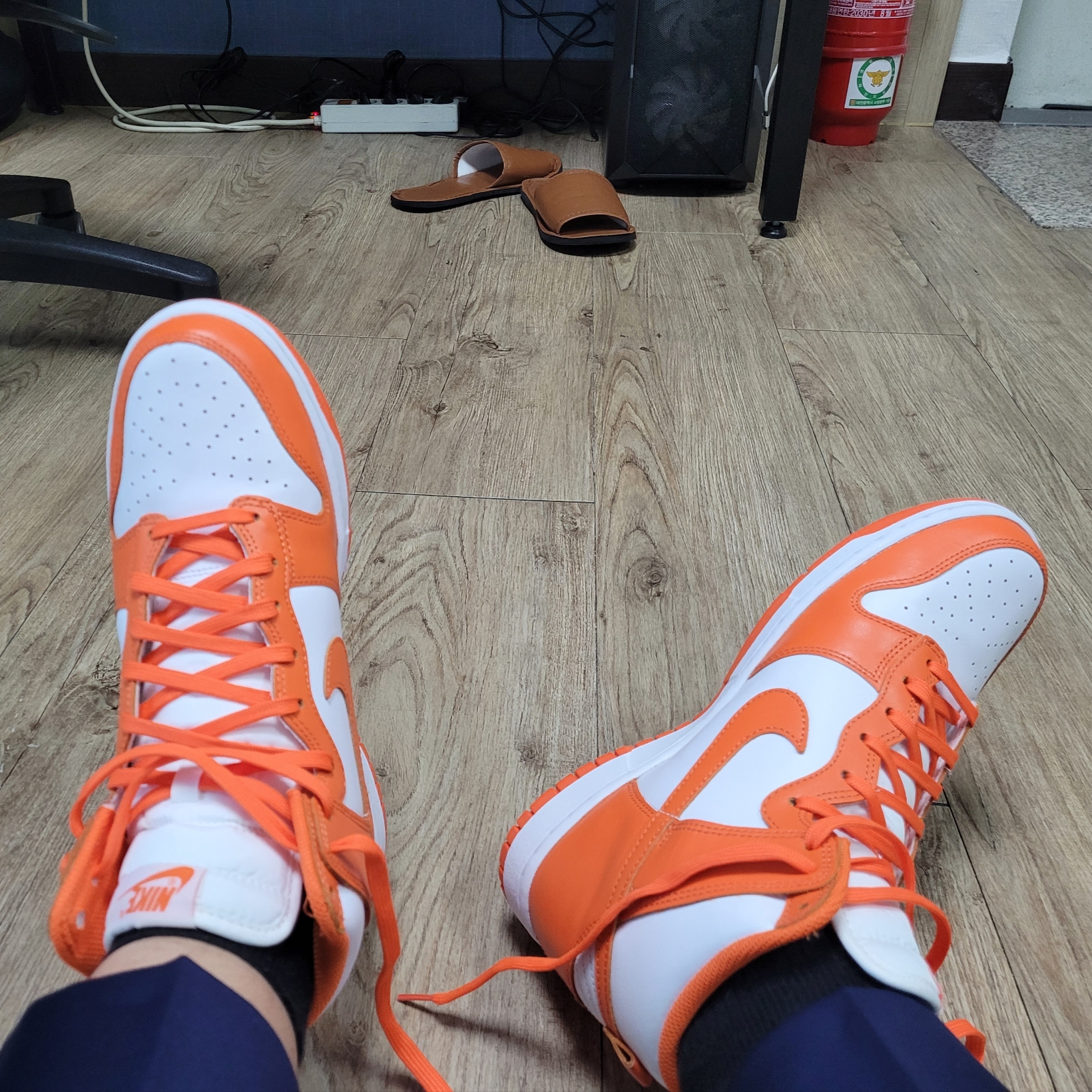 Nike Dunk High Retro Orange Blaze 착용 스타일