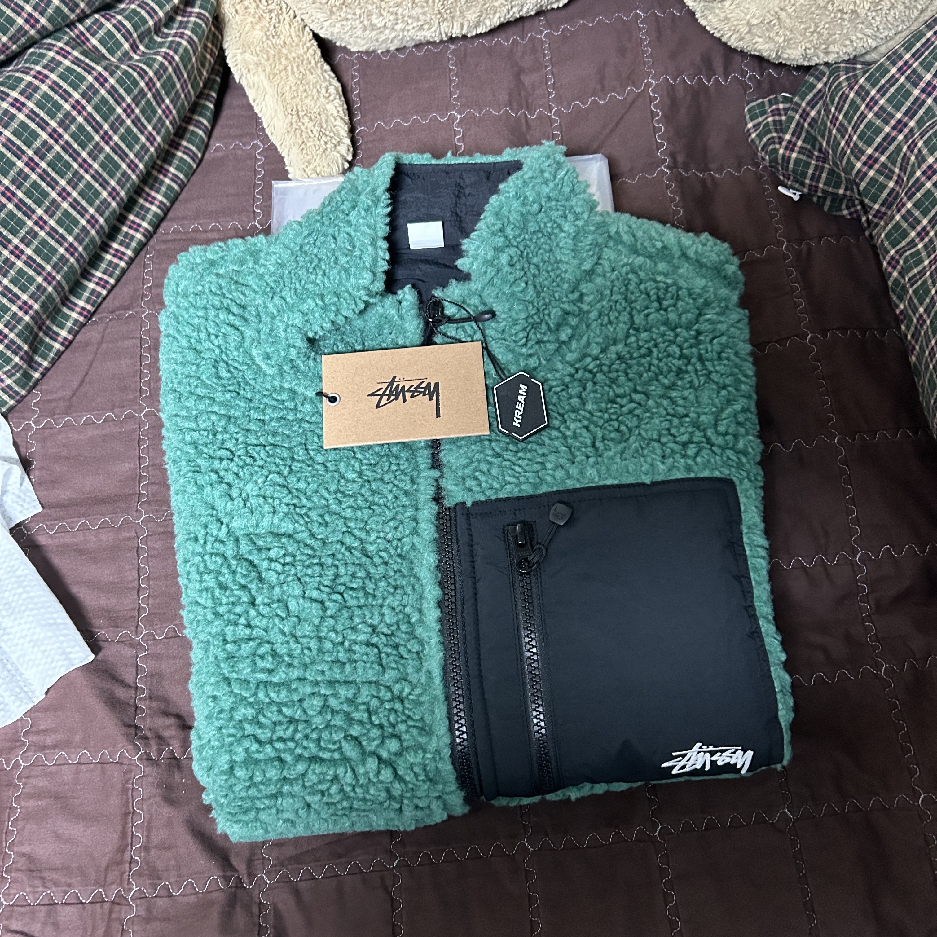 Stussy Sherpa Reversible Vest Teal 착용 스타일 - 1