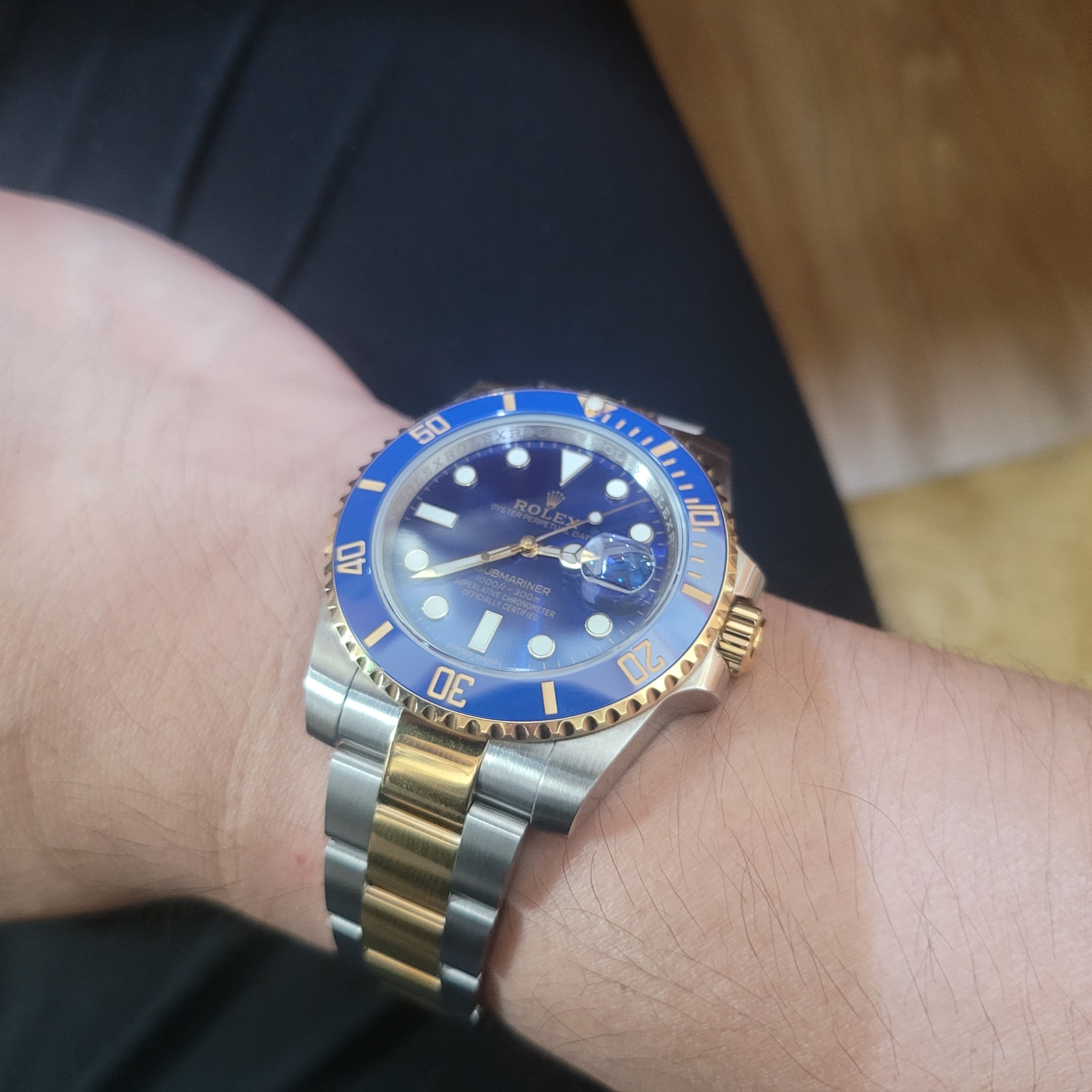 Rolex Submariner Date 40mm 116613LB Royal Blue Oyster 착용 스타일