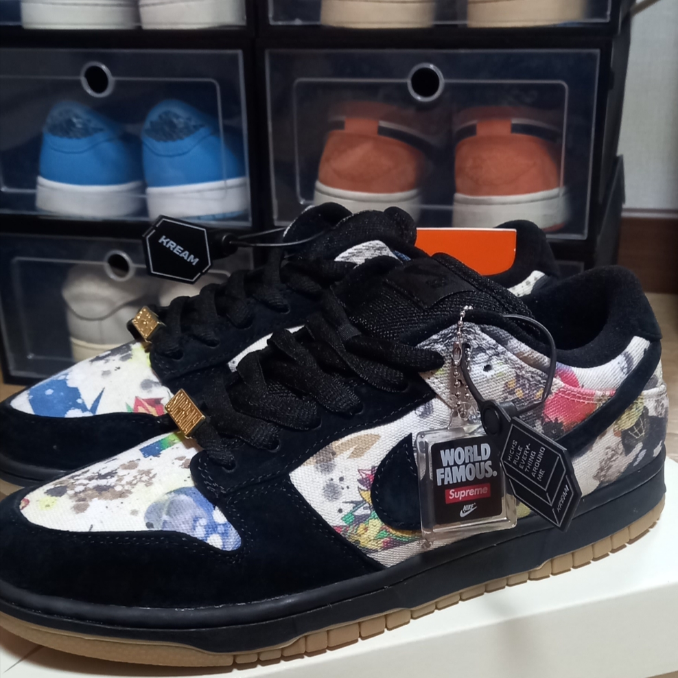 Nike x Supreme SB Dunk Low QS Rammellzee Black, Jordan 1 x Union KO Low Sail Neutral Grey 착용 스타일