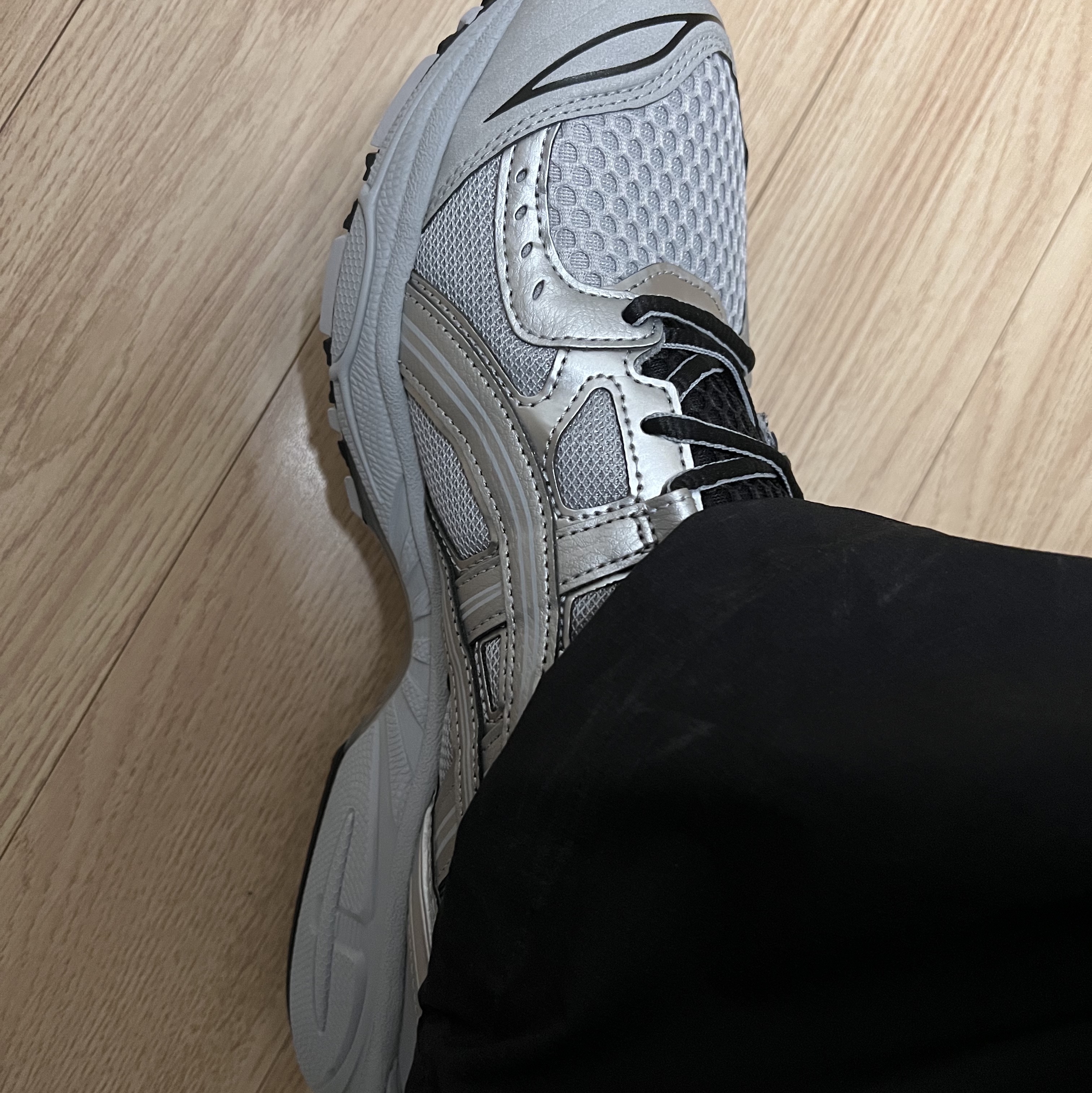 Asics Gel-Kayano Legacy Pure Silver 착용 스타일 - 3