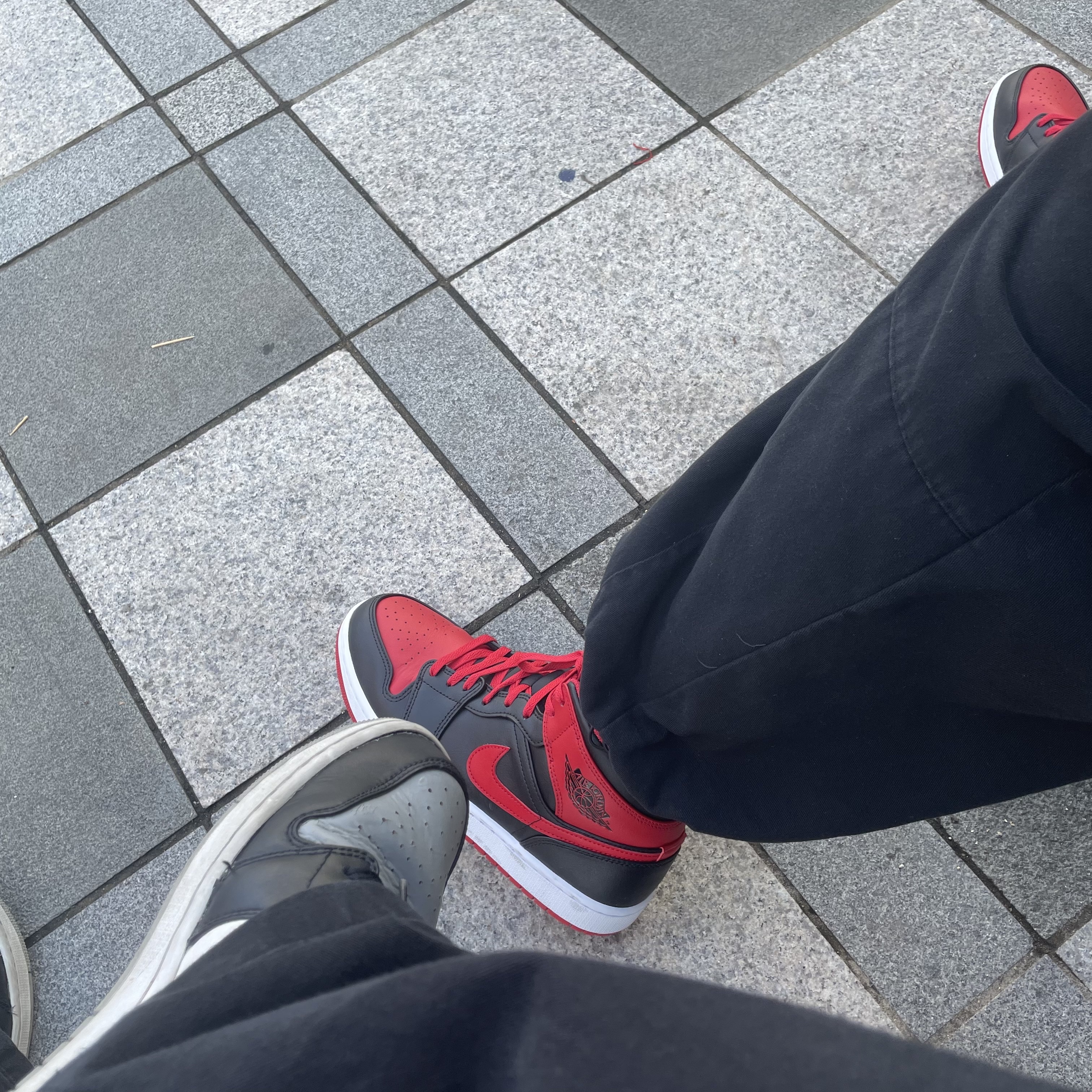 Jordan 1 Mid Black Fire Red, Jordan 1 Low Light Smoke Grey Black 착용 스타일