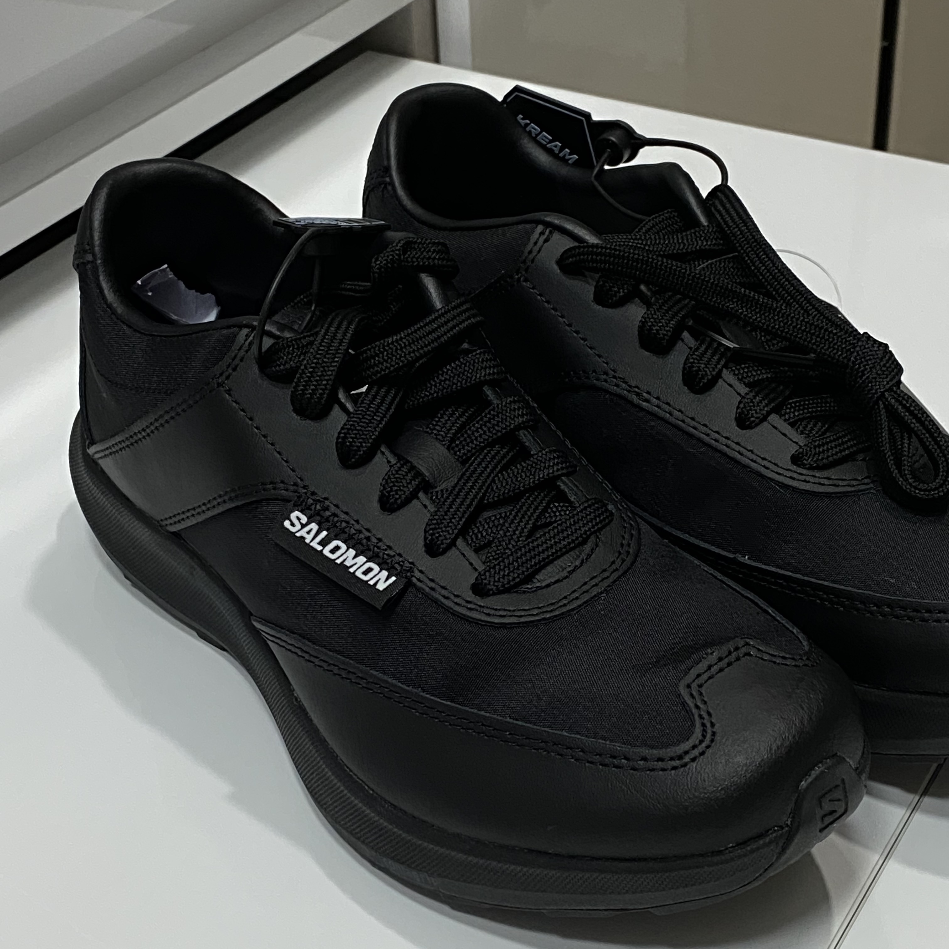 Salomon x Comme des Garcons SR90 Black 착용 스타일 - 1