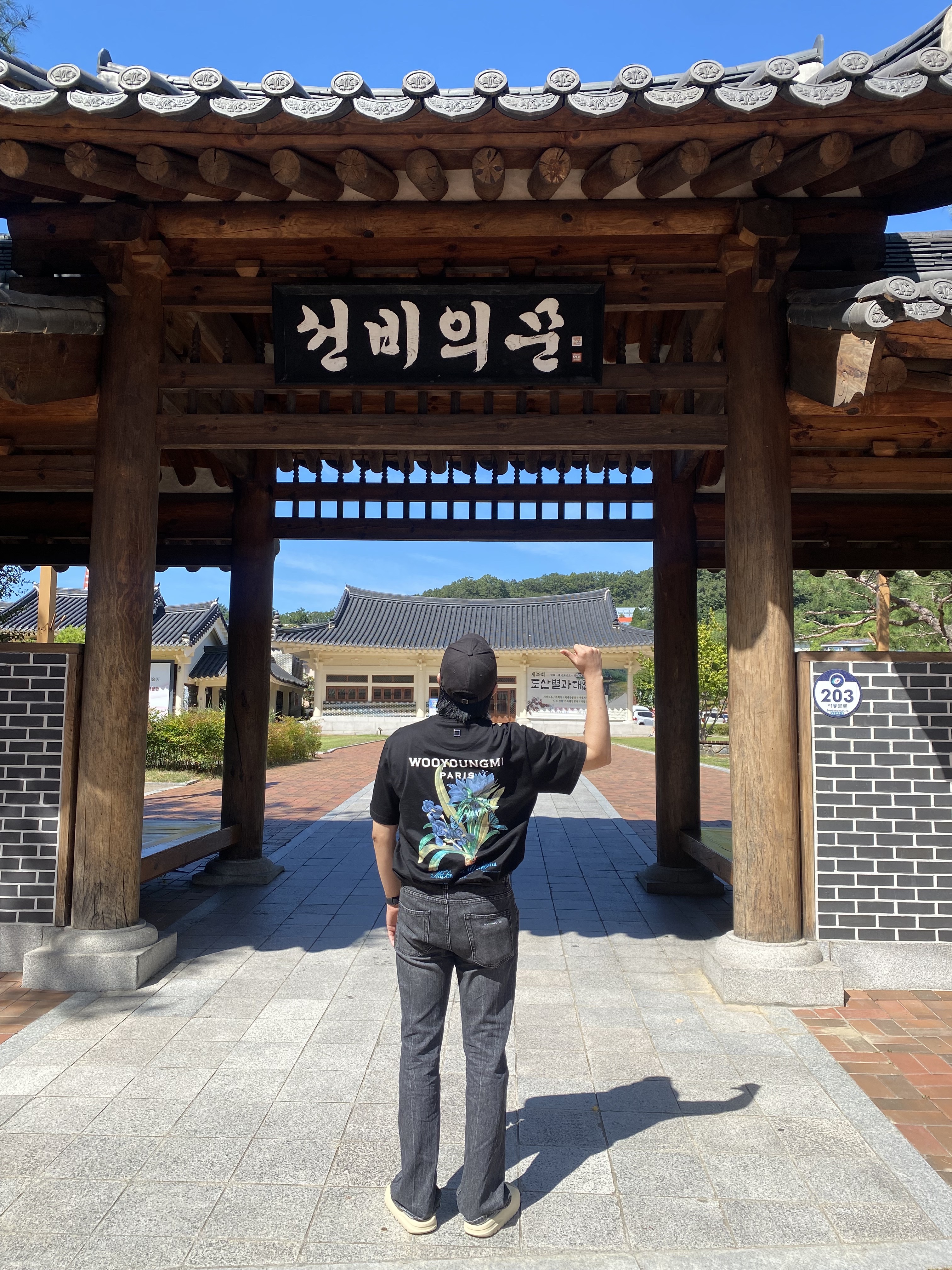 Wooyoungmi Flower Print Back Logo T-Shirt Black - 23SS, Adidas Yeezy Slide Bone 2022/2023 착용 스타일