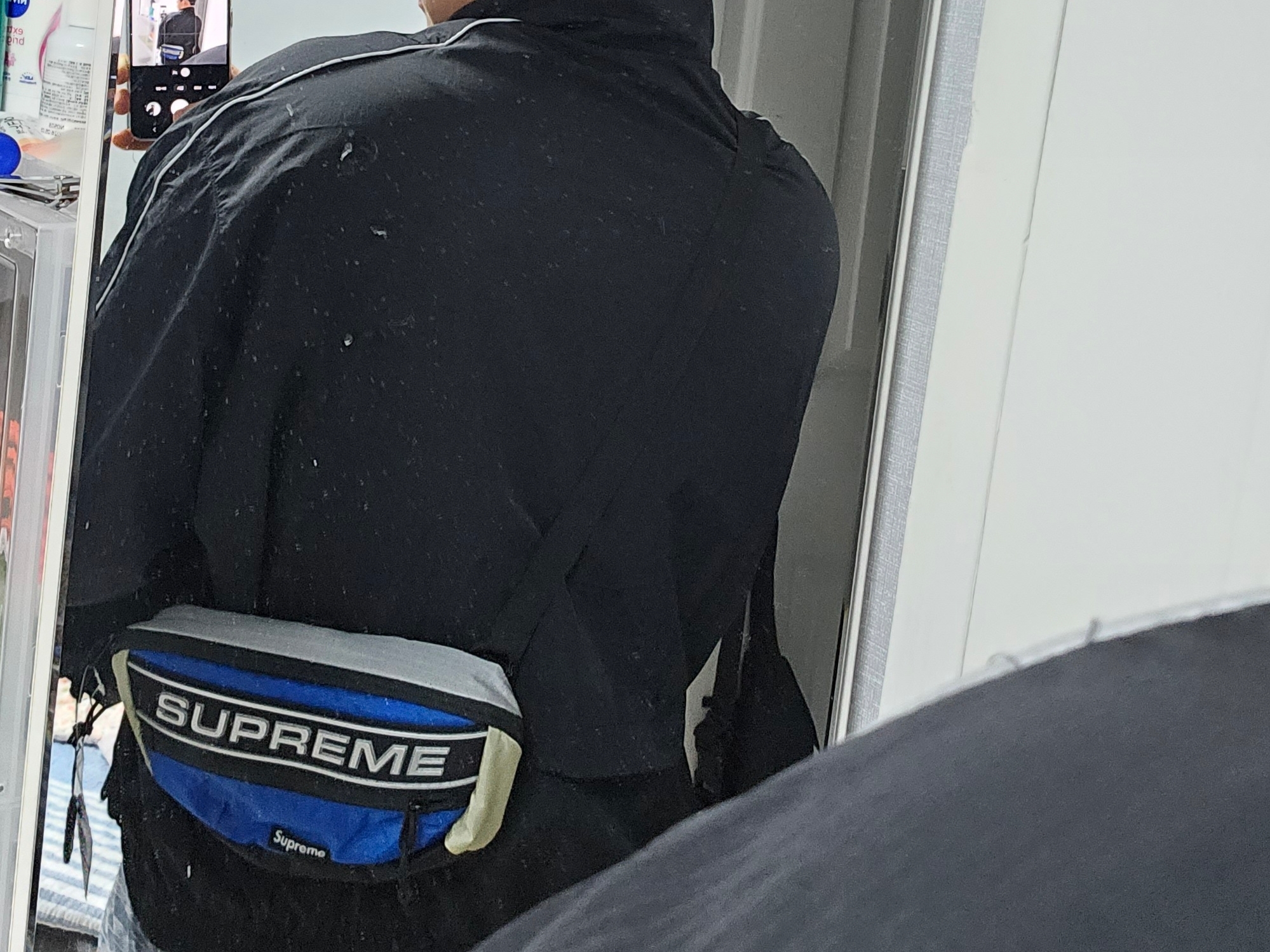 Supreme Waist Bag Blue - 23FW 착용 스타일