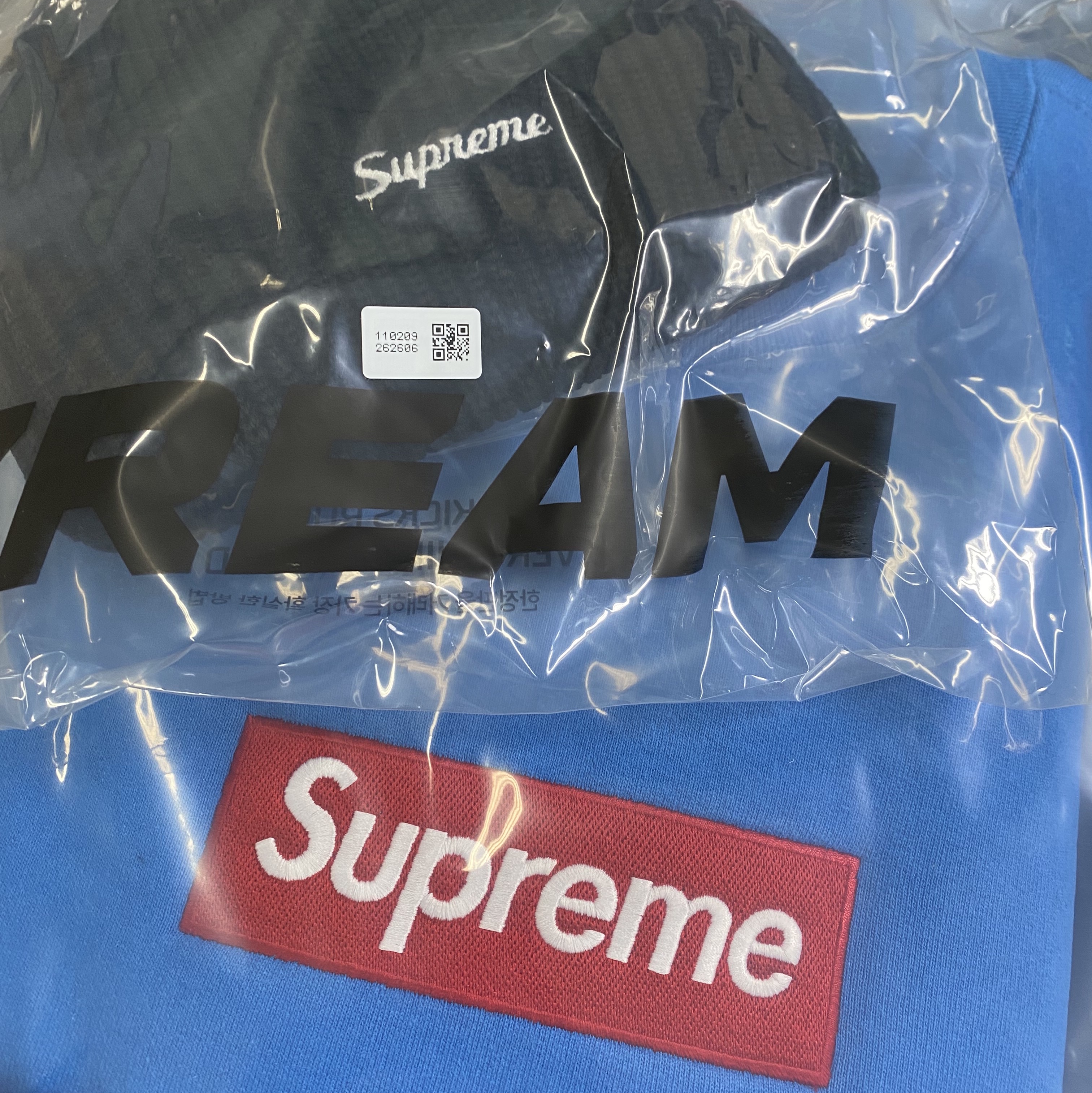 Supreme Box Logo Crewneck Blue - 22FW, Supreme Loose Gauge Beanie Black 착용 스타일