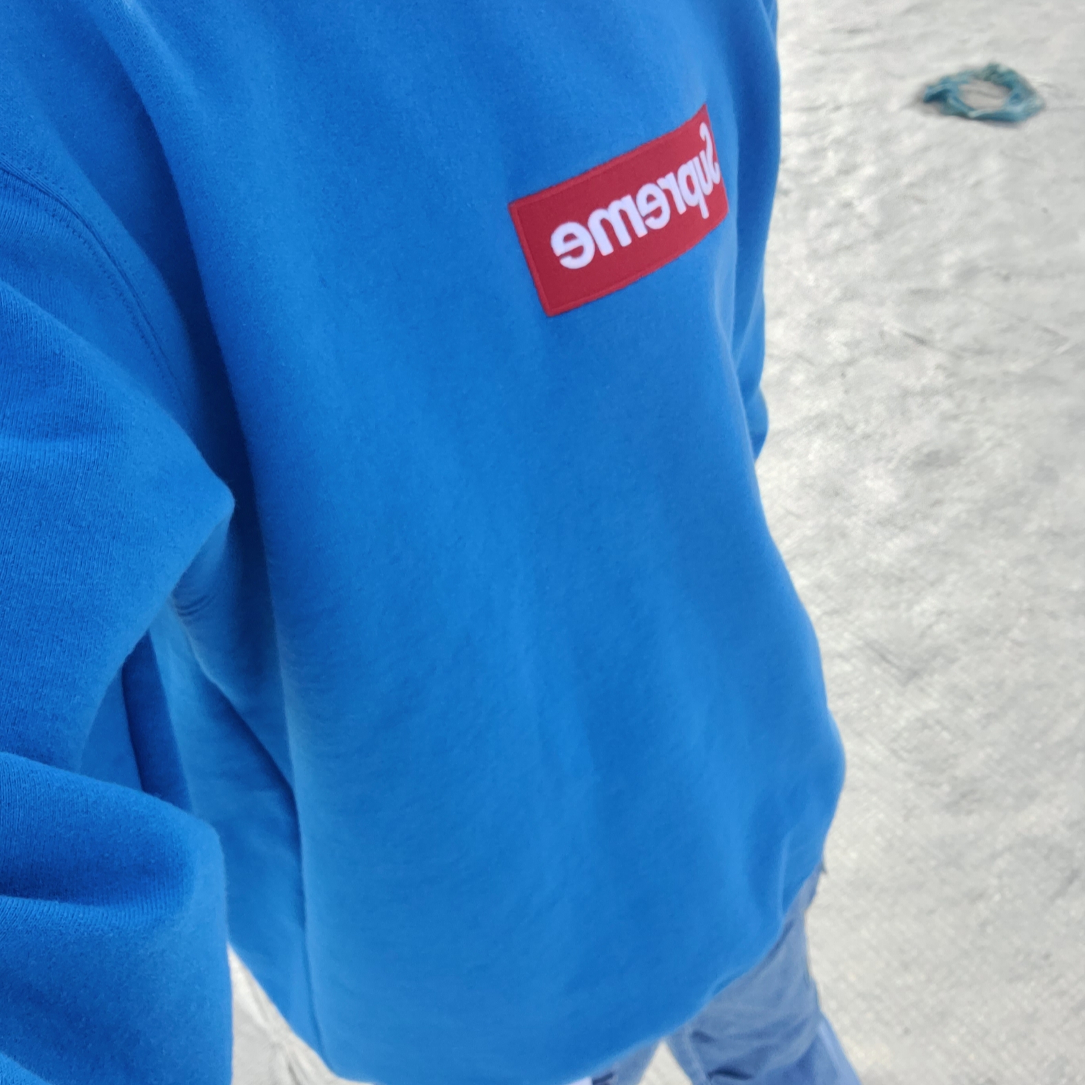 Supreme Box Logo Crewneck Blue - 22FW, Maison Mihara Yasuhiro Peterson OG Sole Canvas Low Sneakers Black 착용 스타일 - 1
