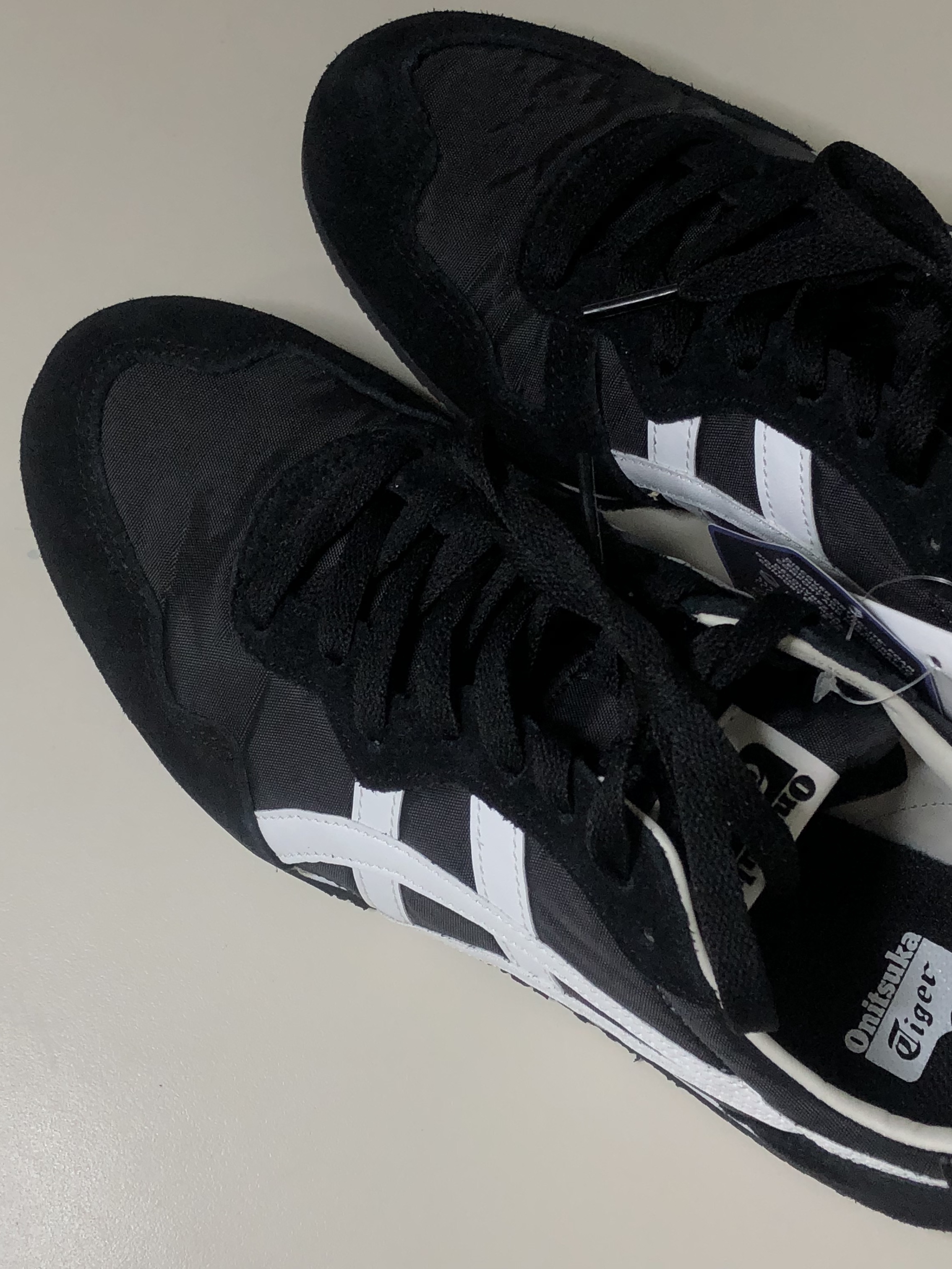 Onitsuka Tiger Serrano Black White 착용 스타일 - 4