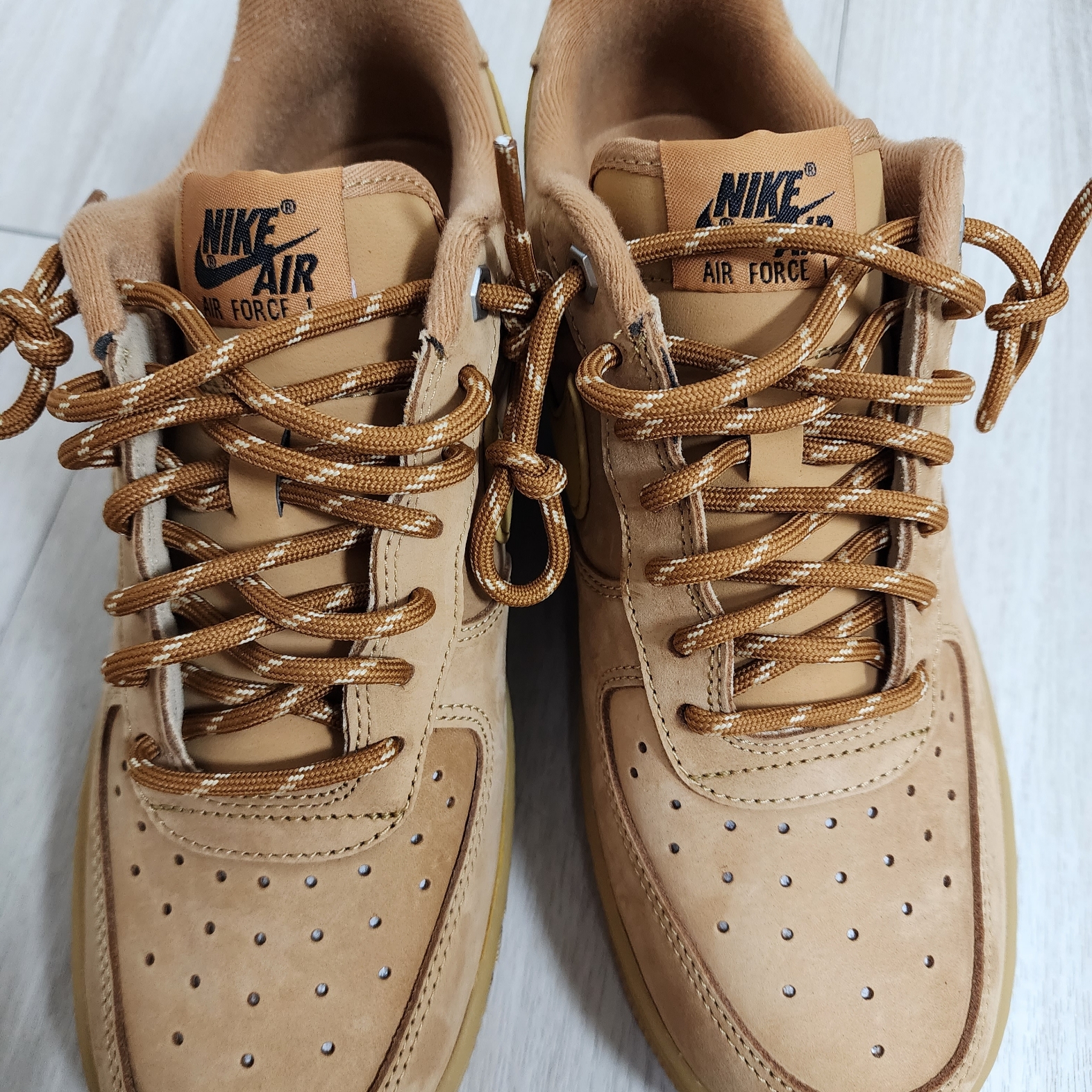 Nike Air Force 1 '07 WB Flax 착용 스타일