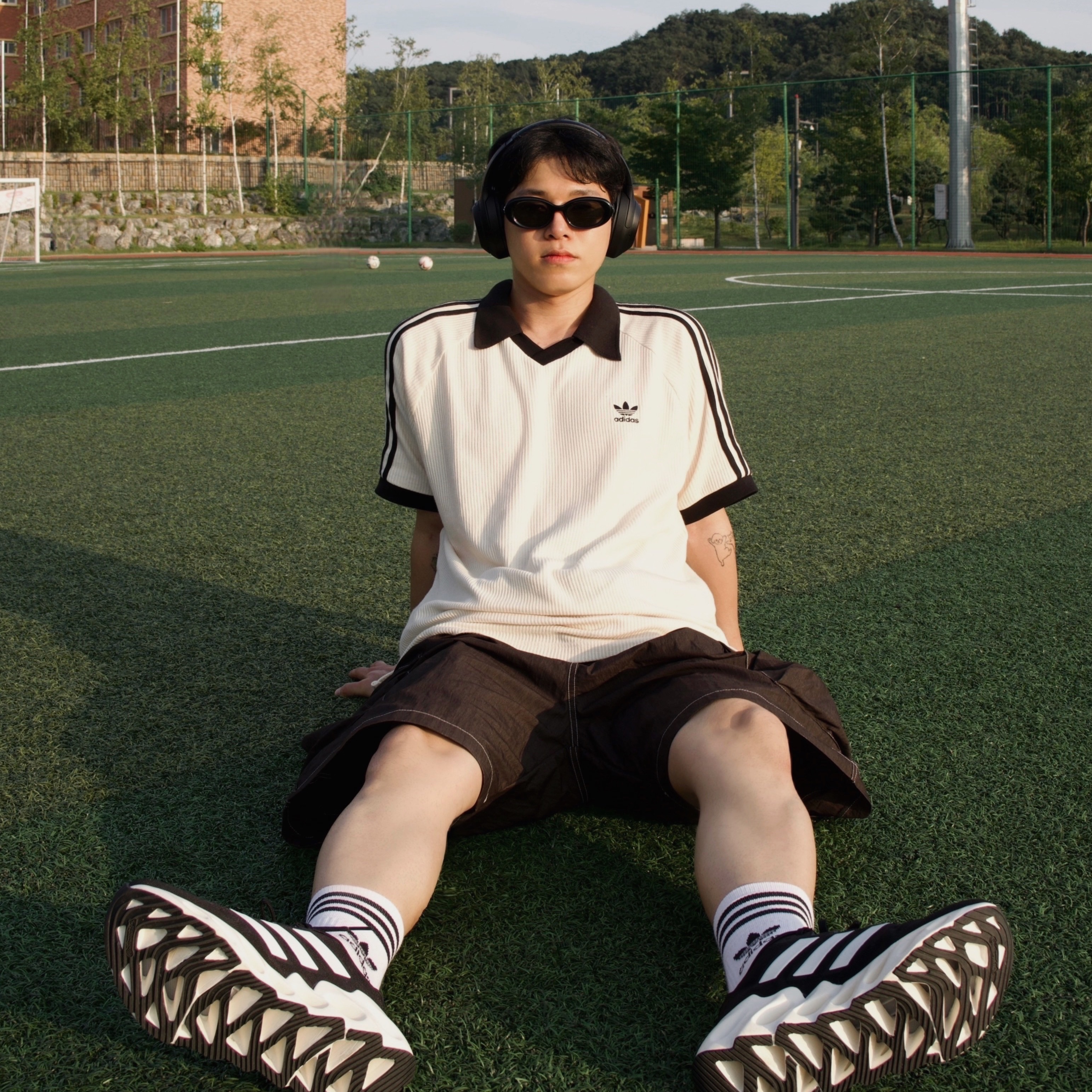 Adidas Switch Move Running Cloud White Core Black, Adidas Adicolor Classics Waffle Polo Shirt Wonder White - KR Sizing 착용 스타일 - 1