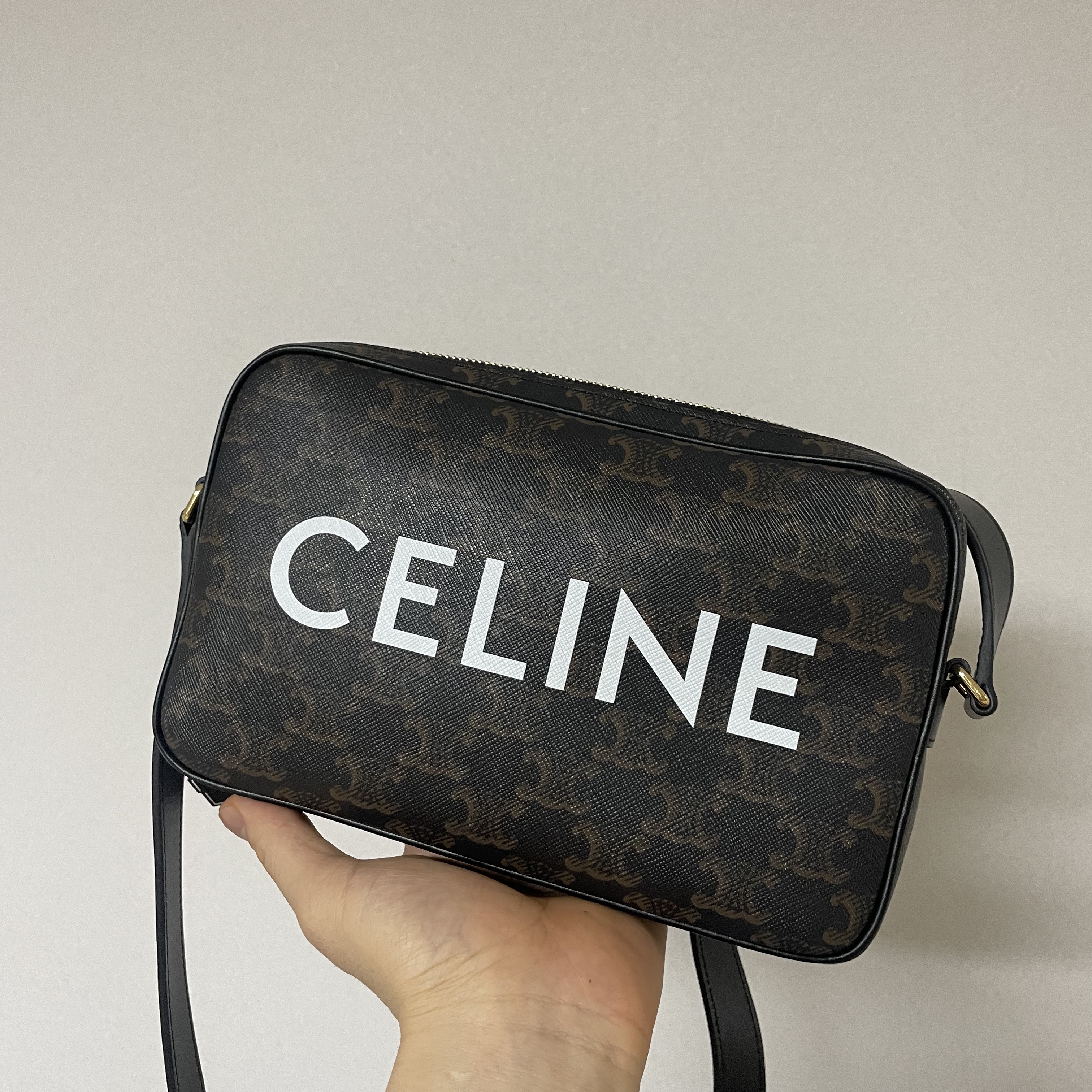 Celine Medium Messenger Bag in Triomphe Canvas with Celine Print Black 착용 스타일