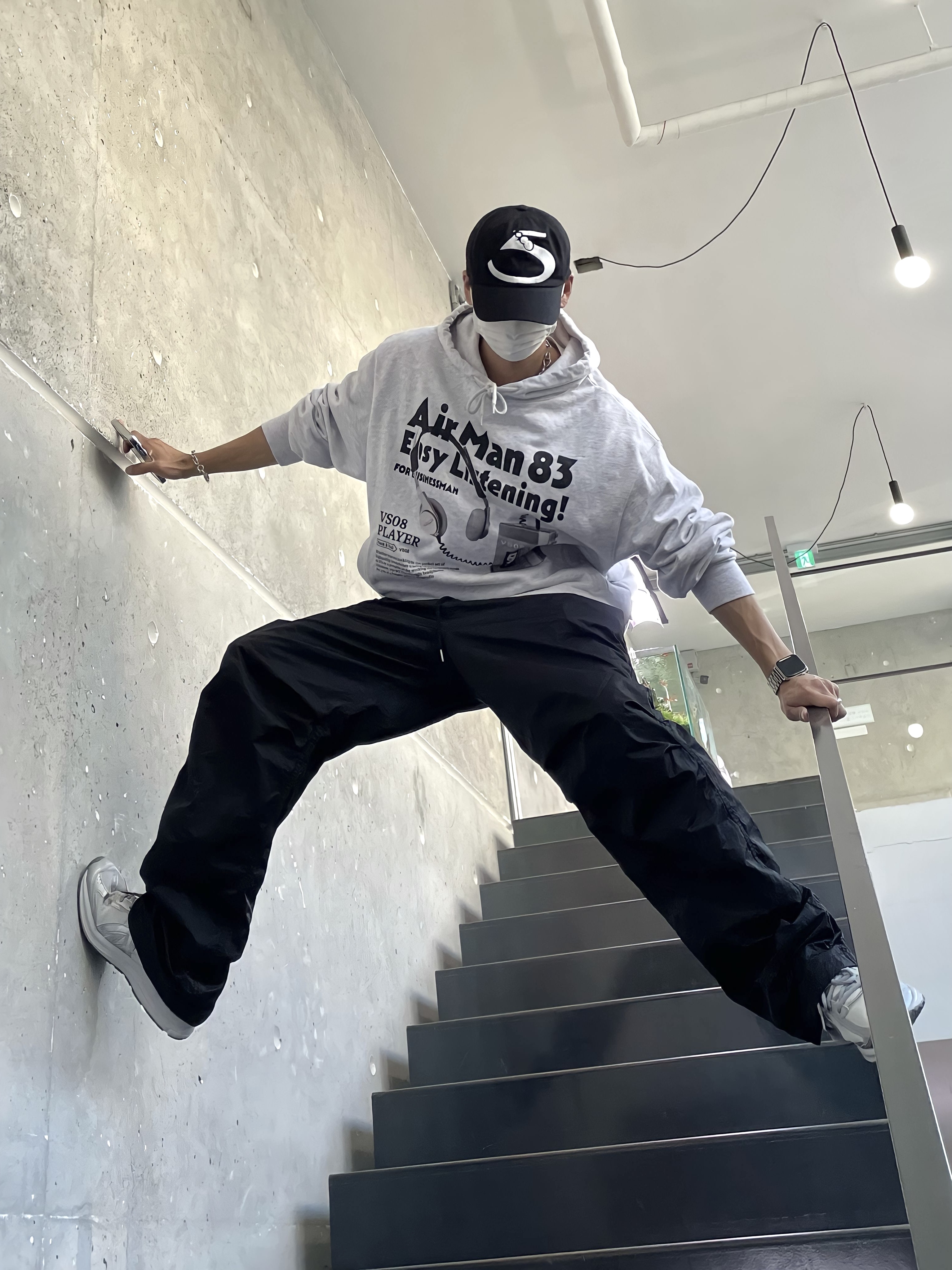 Asics Jog 100 S SMU Glacier Grey Pure Silver - 2E Wide 착용 스타일 - 1