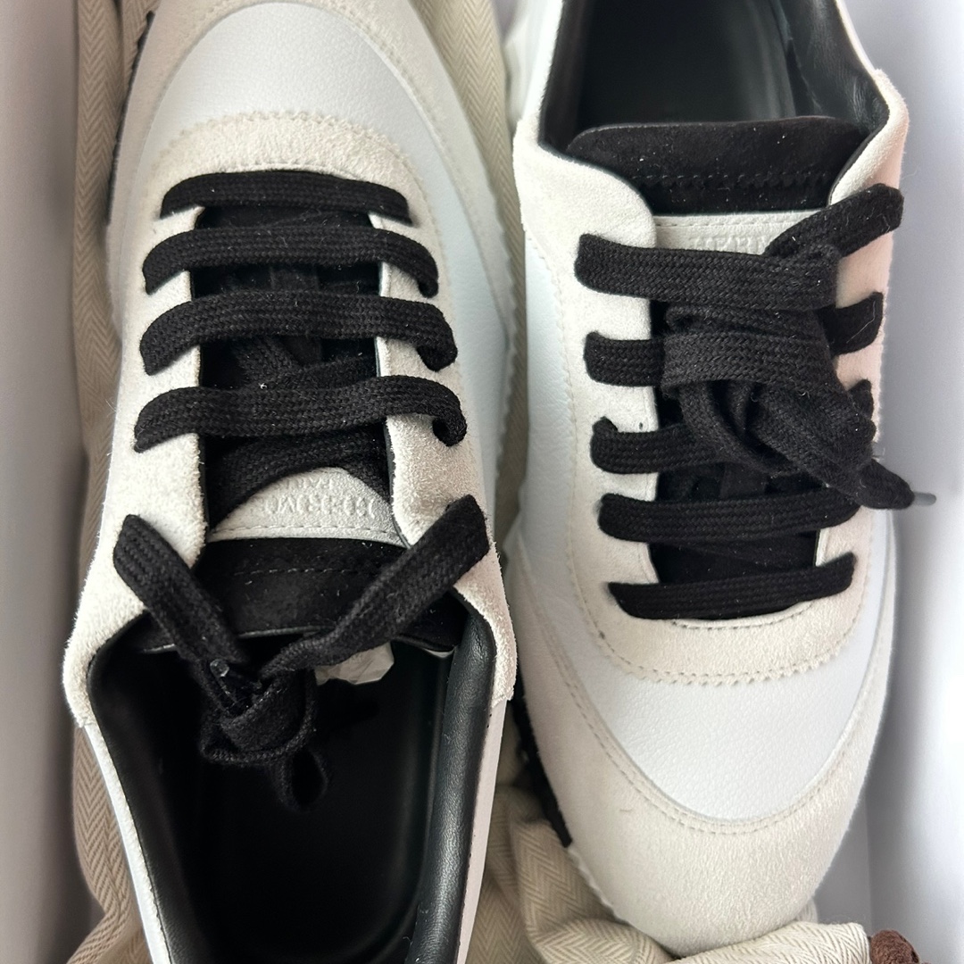 (W) Hermes Bouncing Sneakers Sport Suede Goatskin & Blanc Noir 착용 스타일