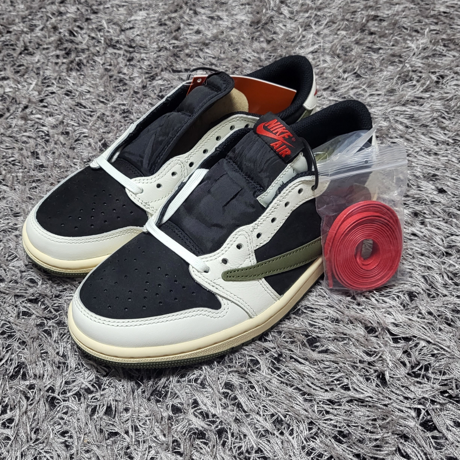 (W) Jordan 1 x Travis Scott Retro Low OG SP Medium Olive 착용 스타일