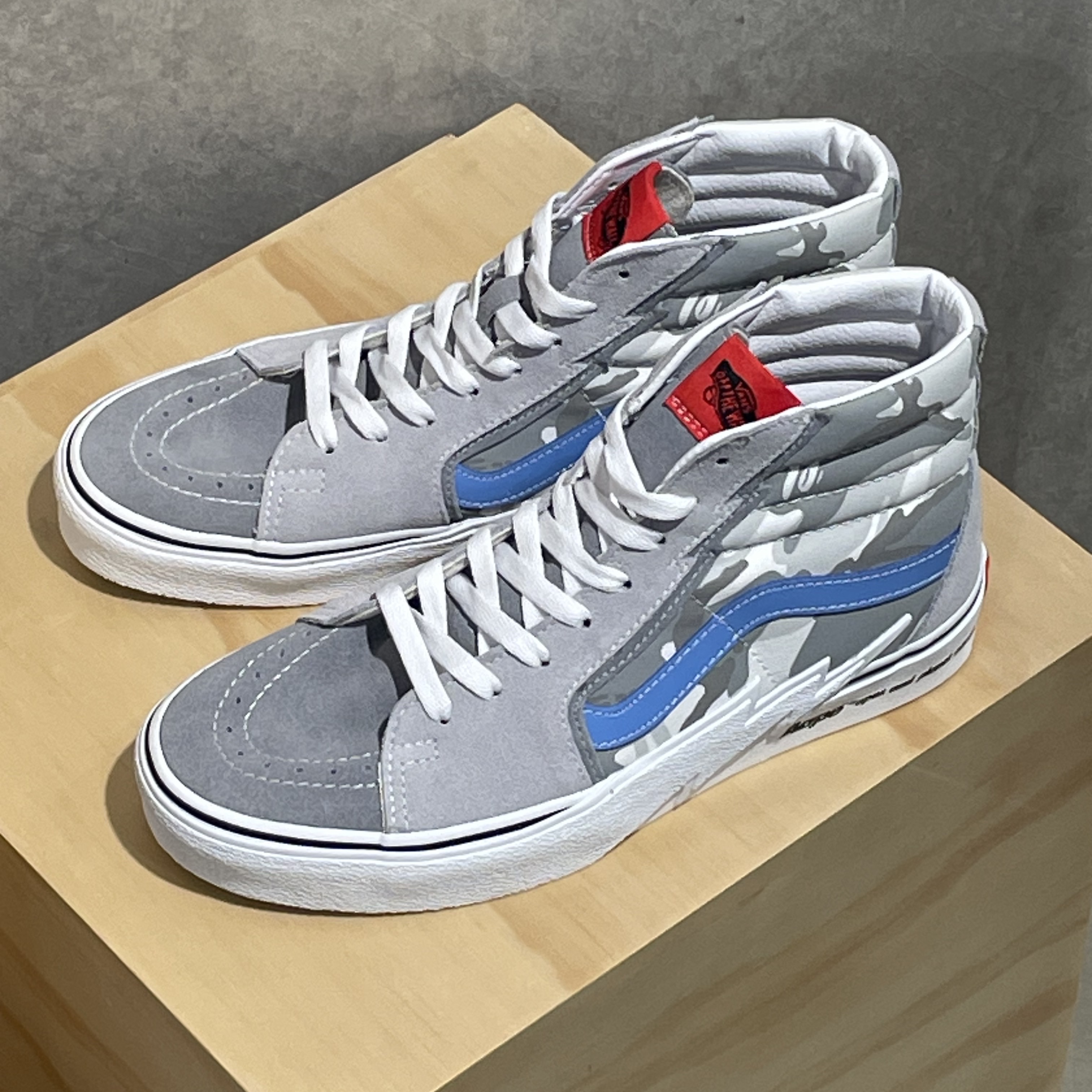 Vans x AAPE Sk8-Hi Bolt Grey 착용 스타일