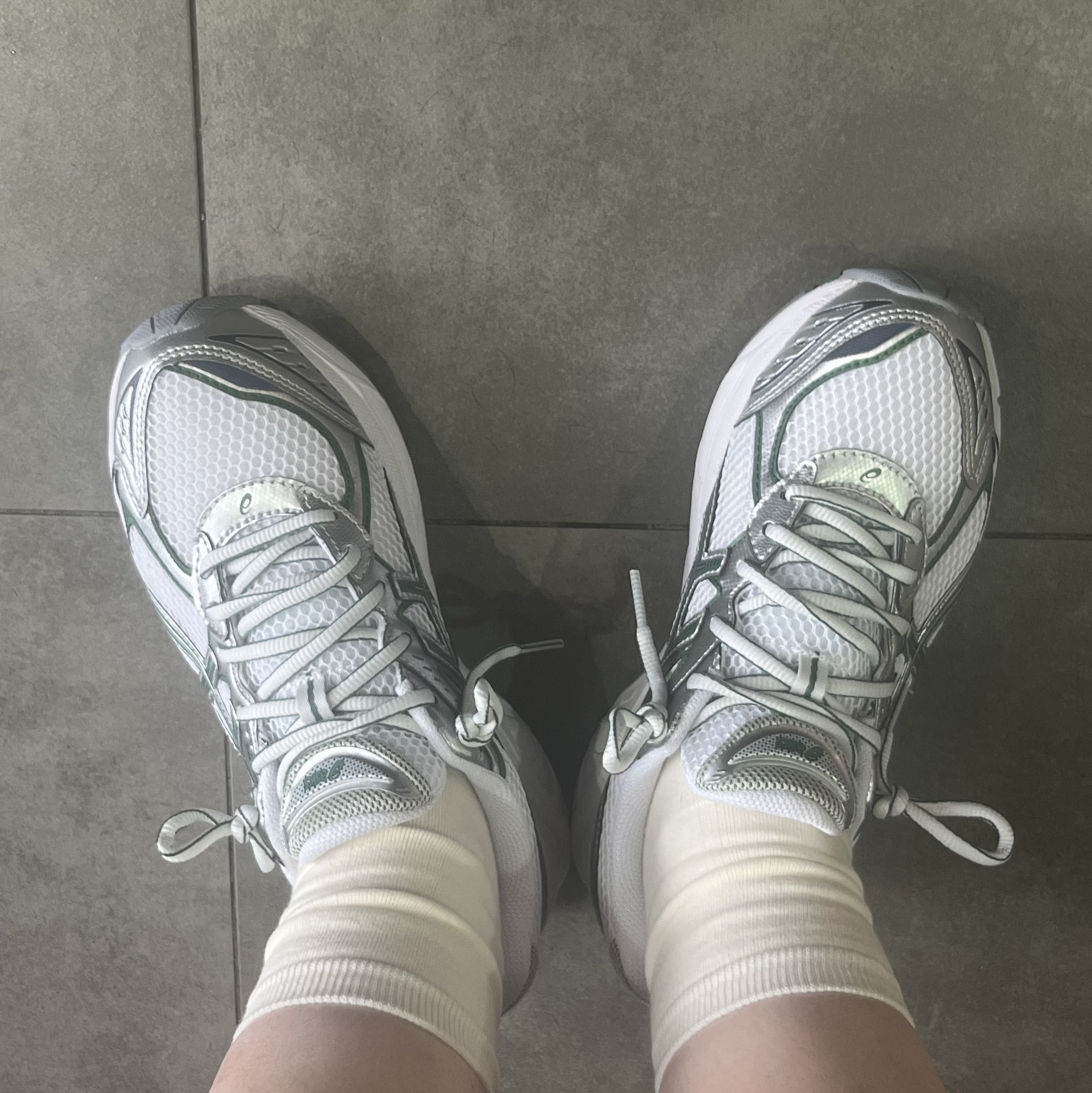 Asics GT-2160 White Shamrock Green 착용 스타일 - 2