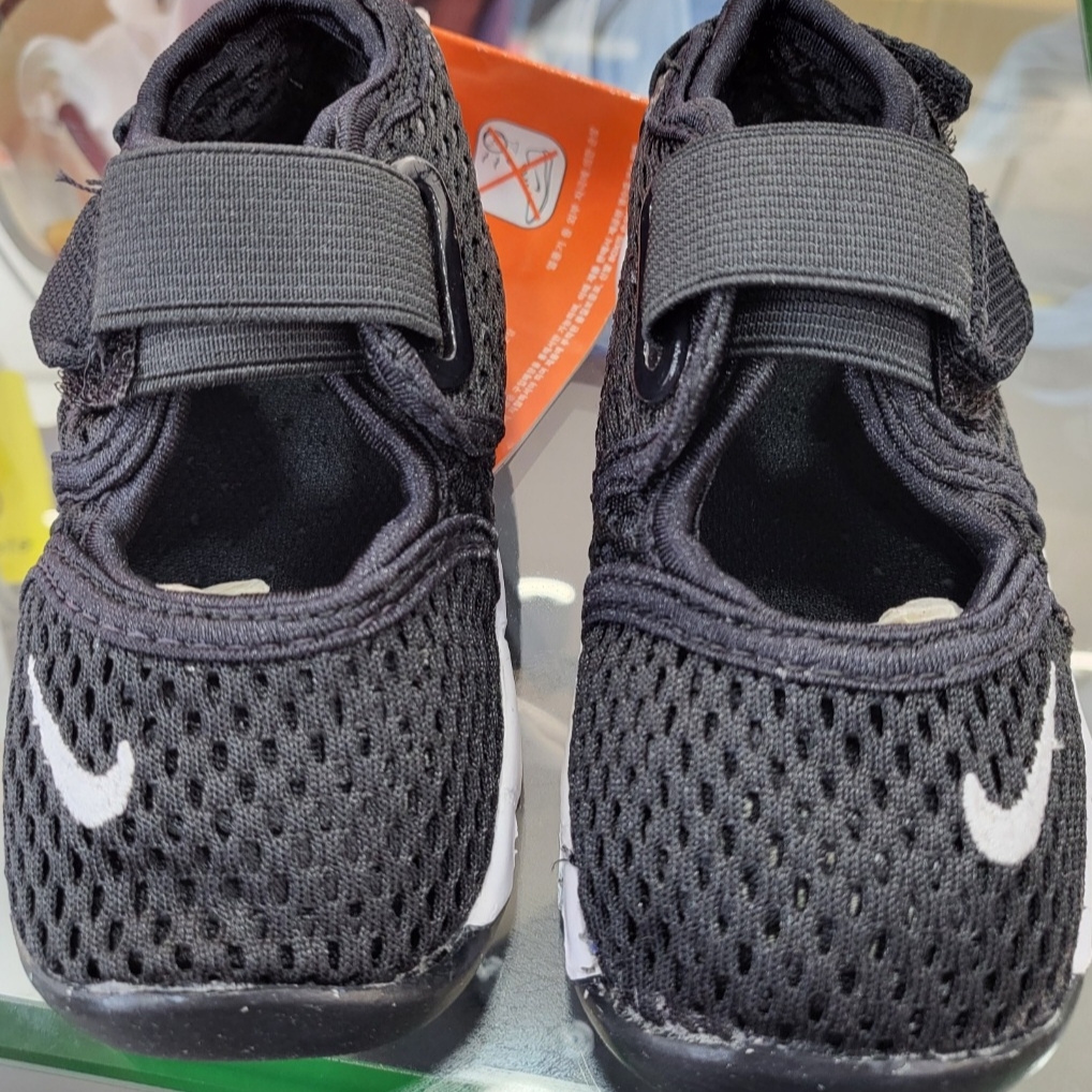 (TD) Nike Air Rift Black White 착용 스타일