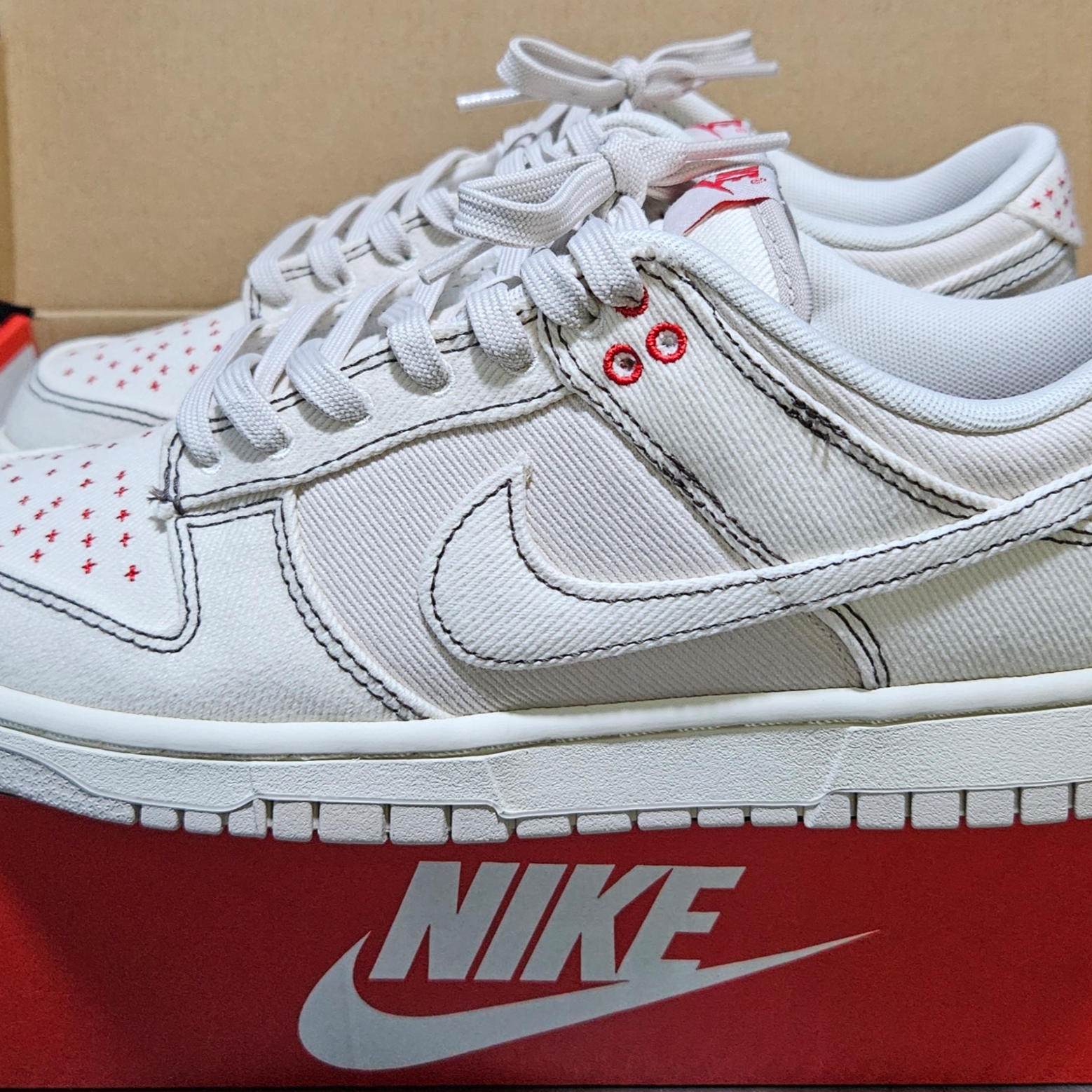 Nike Dunk Low Beige Red 착용 스타일 - 1