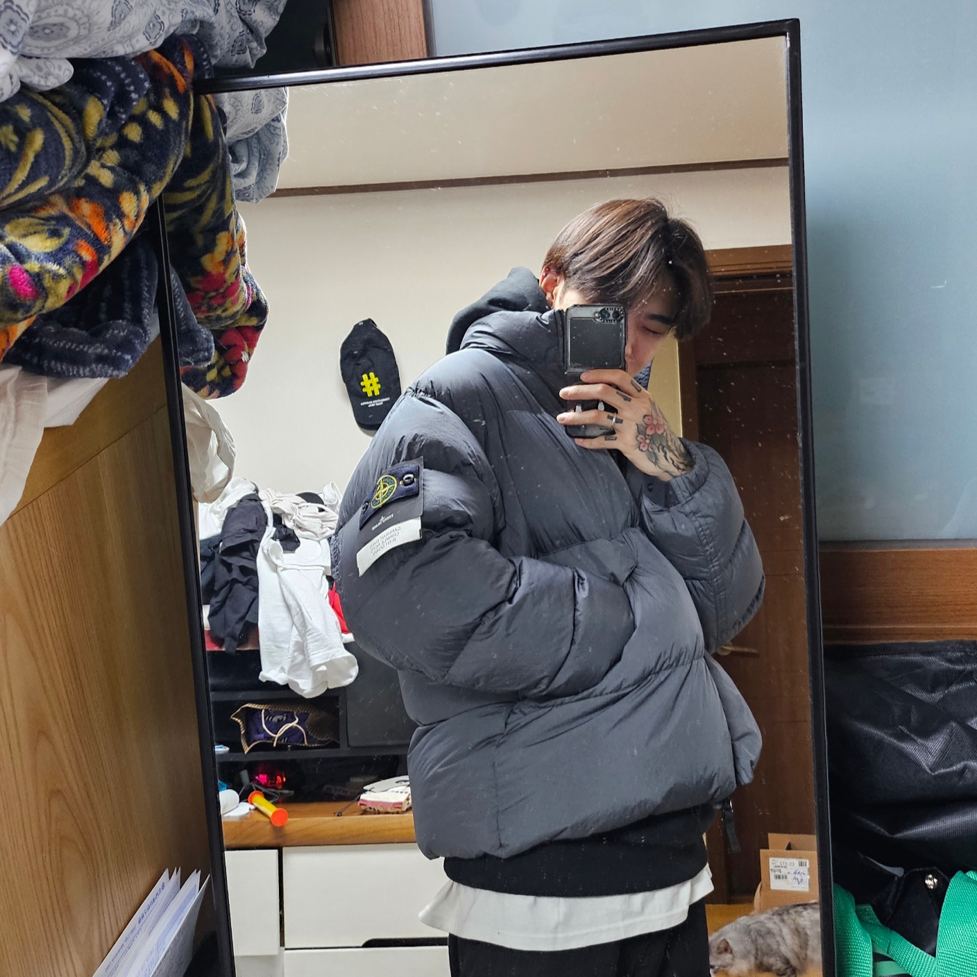 Stussy Basic Stussy Hoodie Black 2023, Stone Island 40623 Garment Dyed Crinkle Reps Recycled Nylon Down Jacket Lead - 23FW 착용 스타일