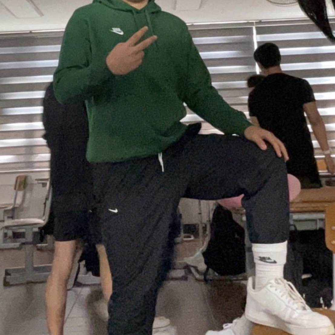 Nike NRG Solo Swoosh Woven Track Pants Black White - Asia, Nike NSW Club Fleece Pullover Hoodie Gorge Green - Asia 착용 스타일