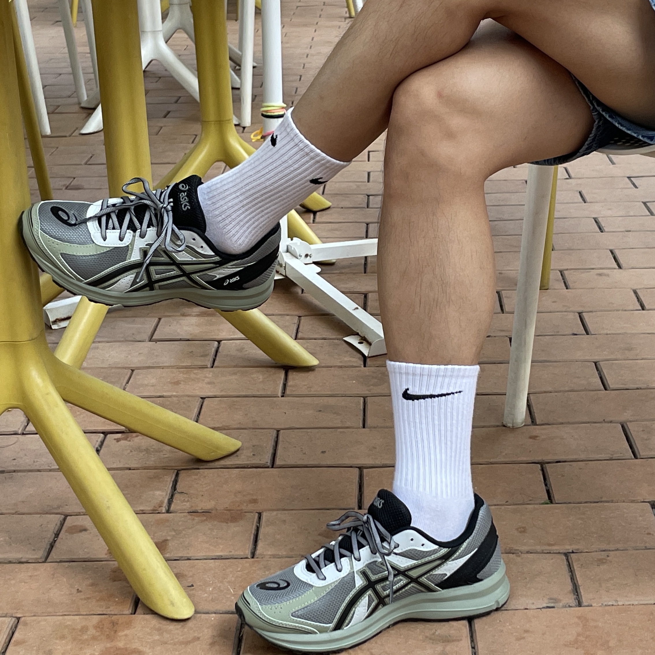 Asics Jog 100 S Sheet Rock - 2E Wide 착용 스타일 - 4