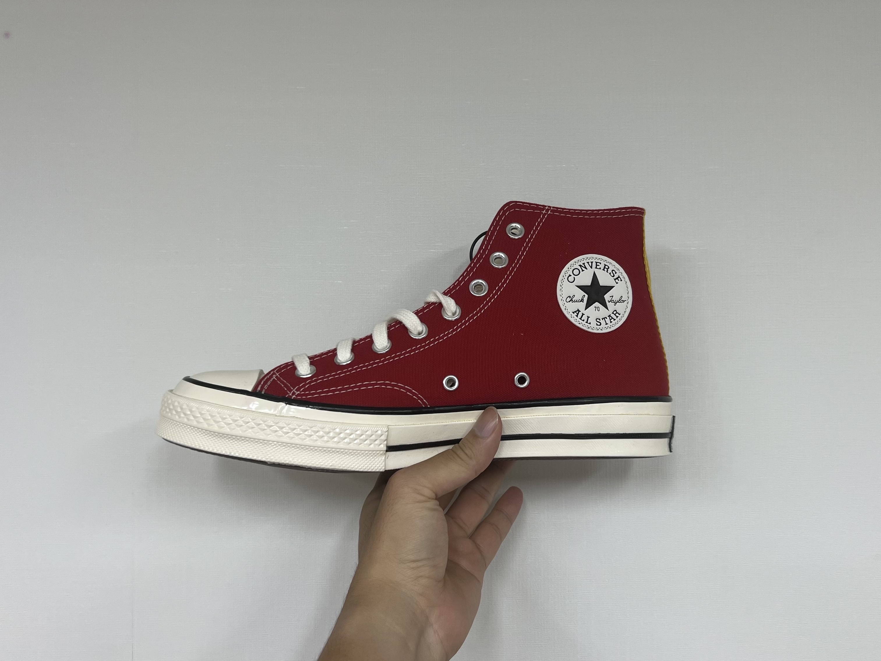 Converse Chuck 70 High Tri-Panel Team Red 착용 스타일