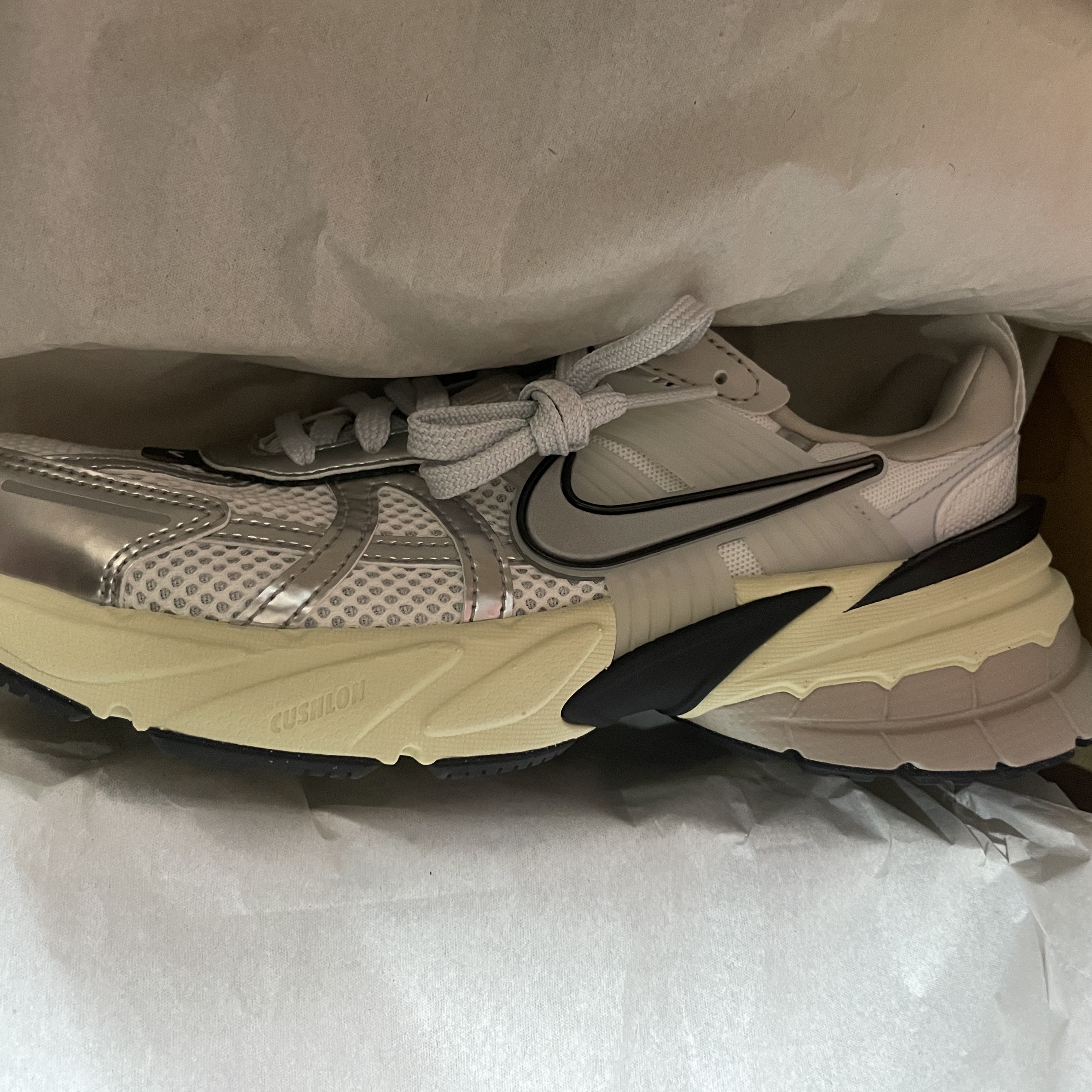 Nike V2K Run Summit White Metallic Silver 착용 스타일