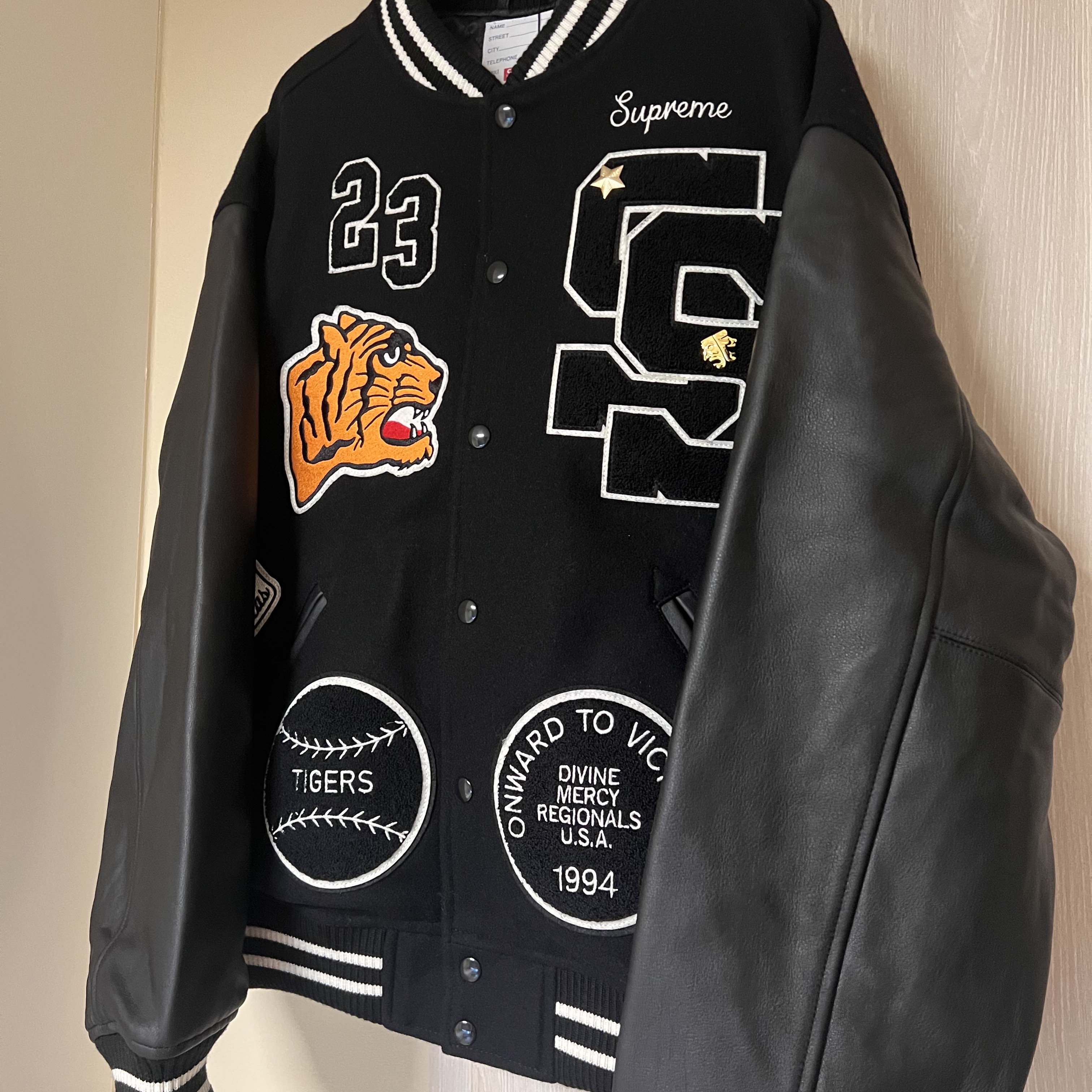 Supreme Tiger Varsity Jacket Black - 23FW 착용 스타일