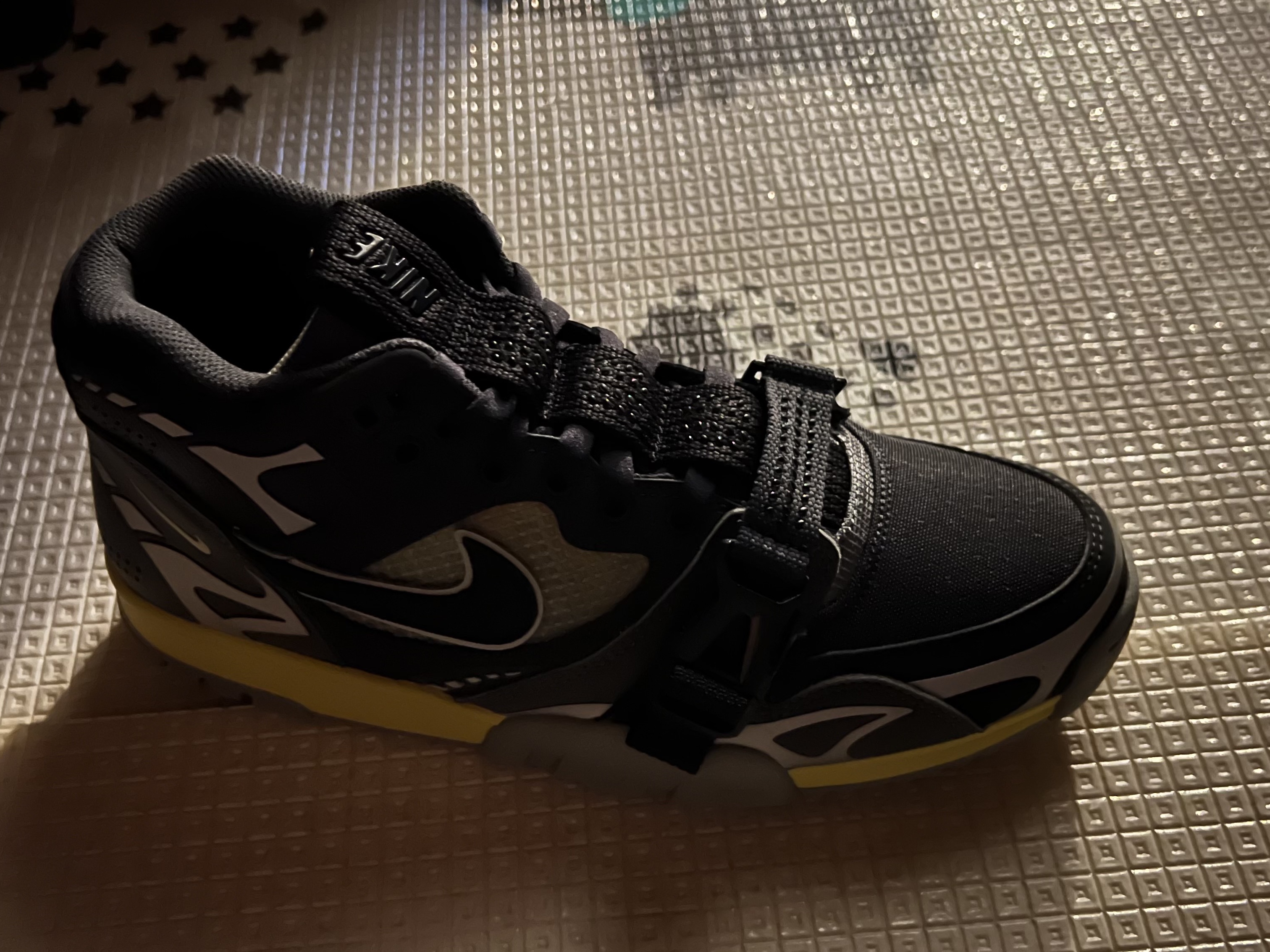 Nike Air Trainer 1 SP Dark Smoke Grey 착용 스타일