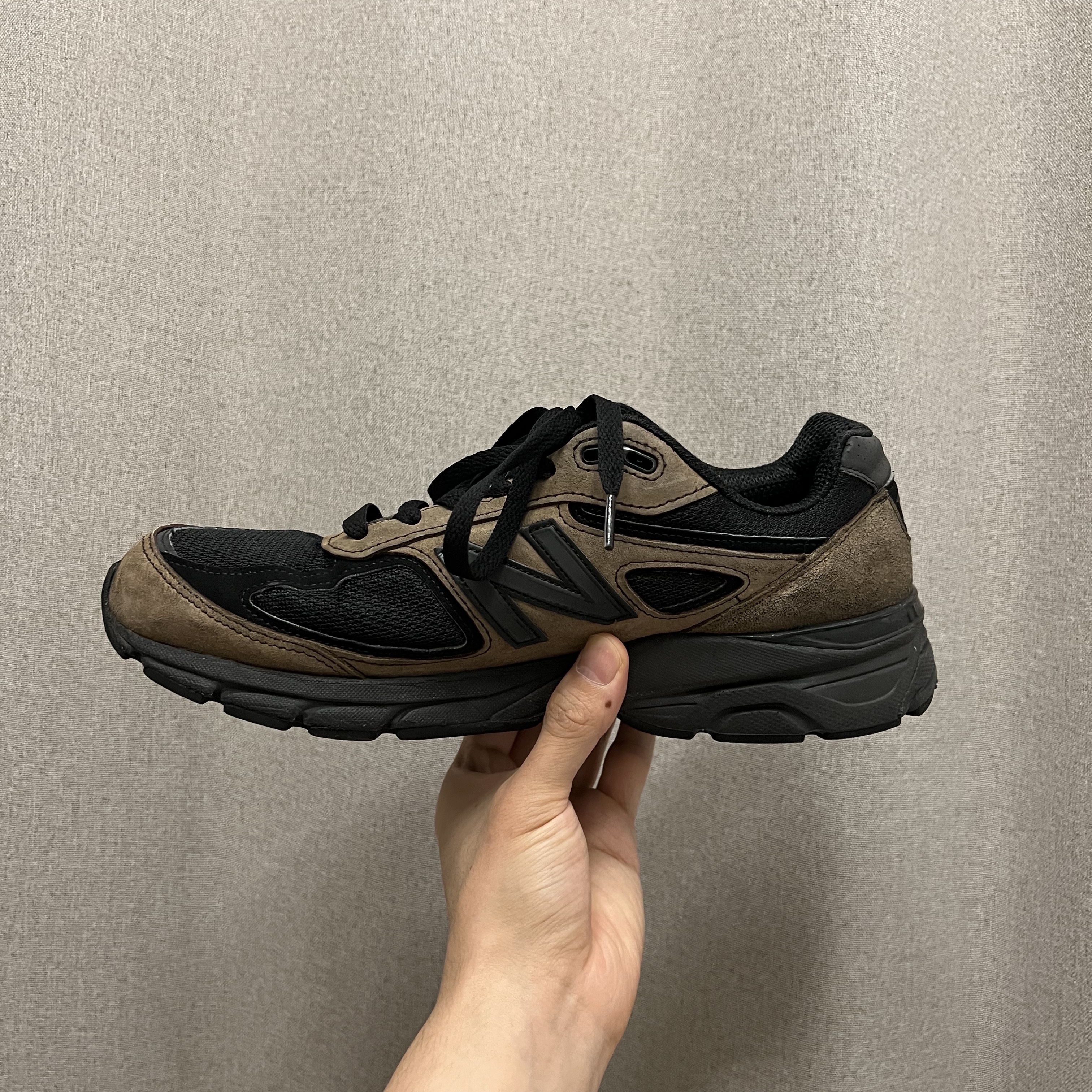 New Balance 990v4 Made in USA Black - D Standard 착용 스타일 - 1