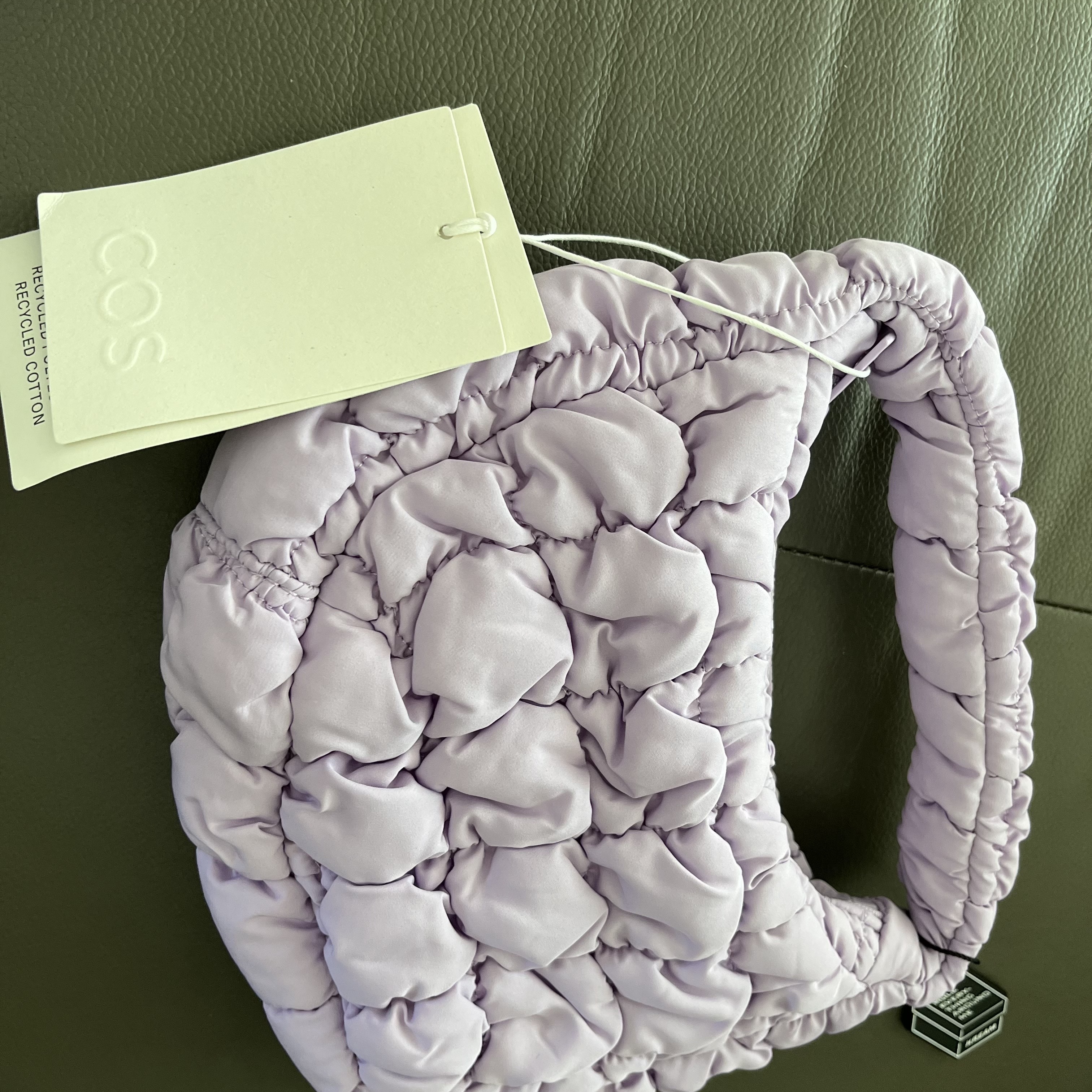 COS Quilted Micro Bag Purple 착용 스타일 - 4