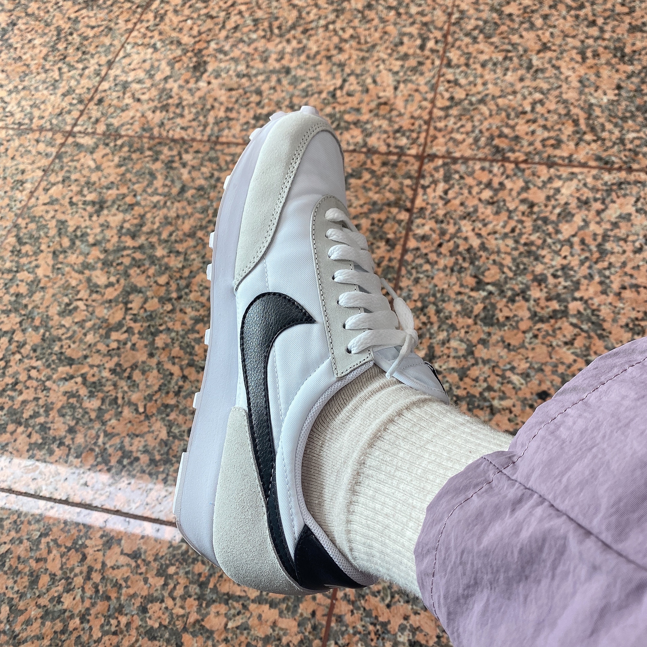 (W) Nike Daybreak Summit White Black 착용 스타일 - 2
