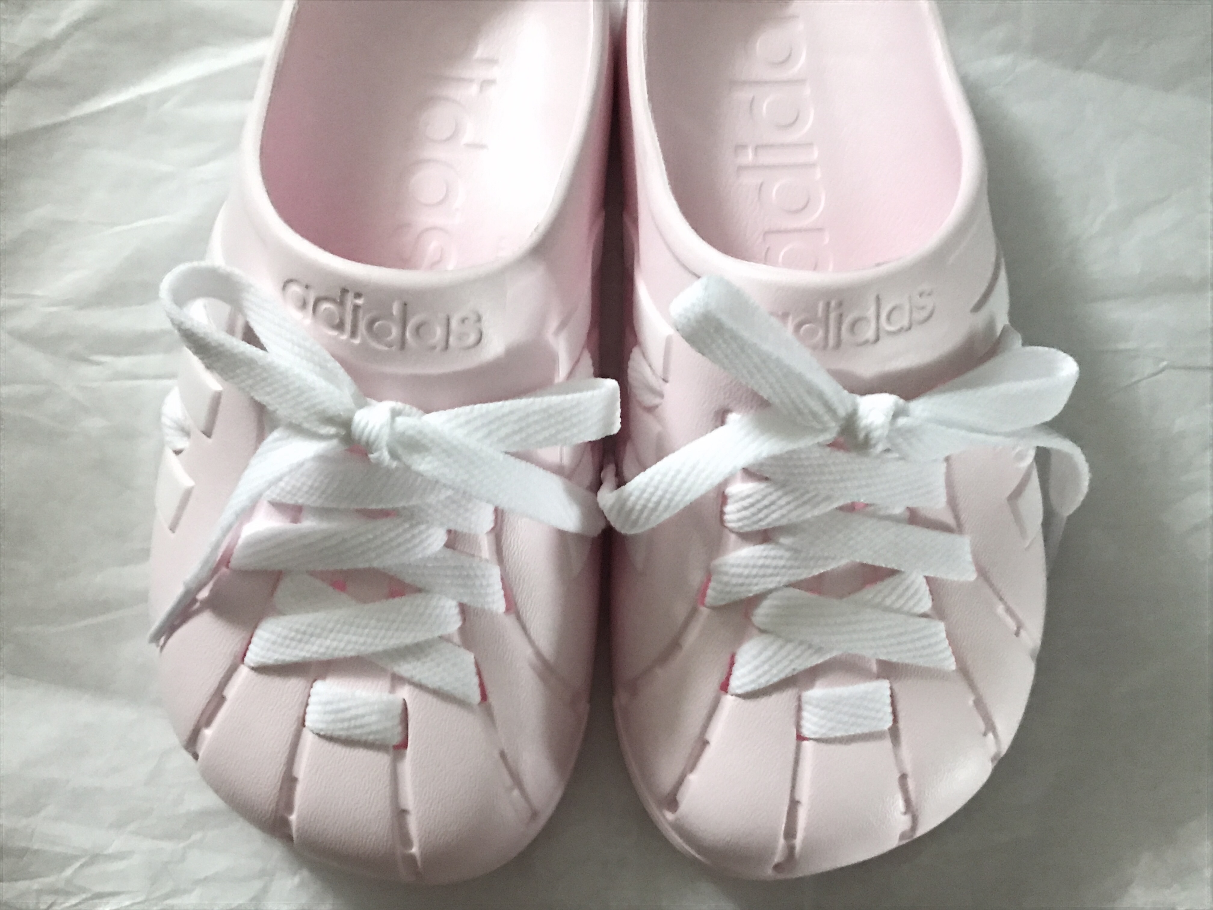 Adidas Adilette Clogs Almost Pink 착용 스타일