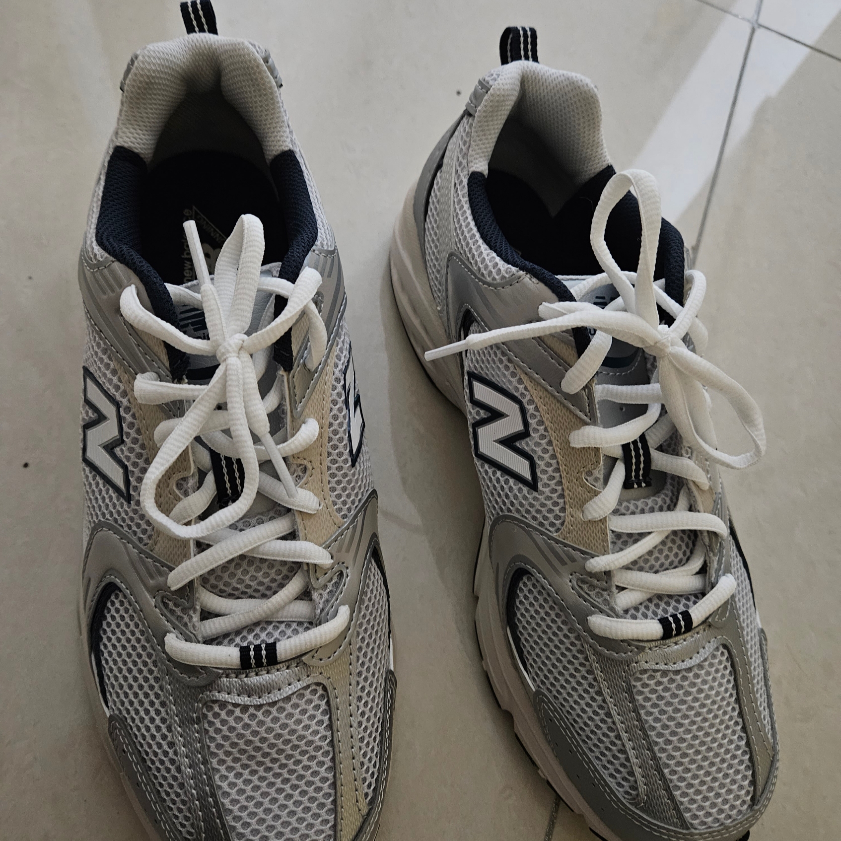 New Balance 530 Steel Grey 착용 스타일 - 3