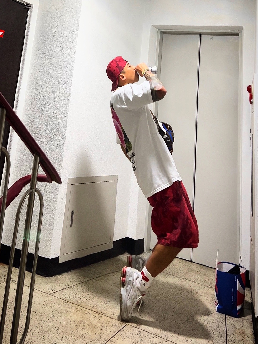 Supreme Flames Jacquard Denim Camp Cap Washed Red - 23SS, Supreme Flames Jacquard Baggy Denim Shorts Washed Red - 23SS 착용 스타일